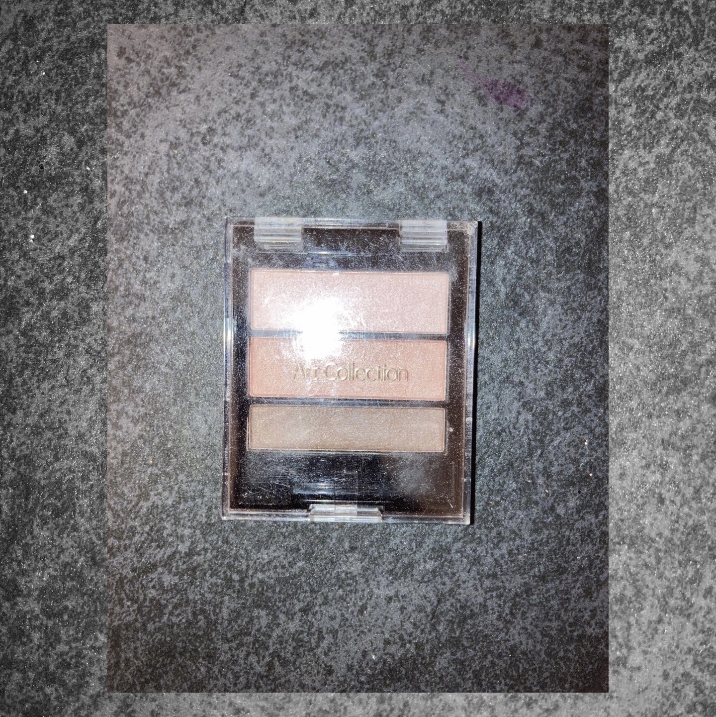 セリア AT  3カラーアイシャドウのクチコミ「
ナチュラルな使いやすいカラーが可愛い✊💘

どんなメイクにも使いやすいしグラデーションがかな.....」（1枚目）