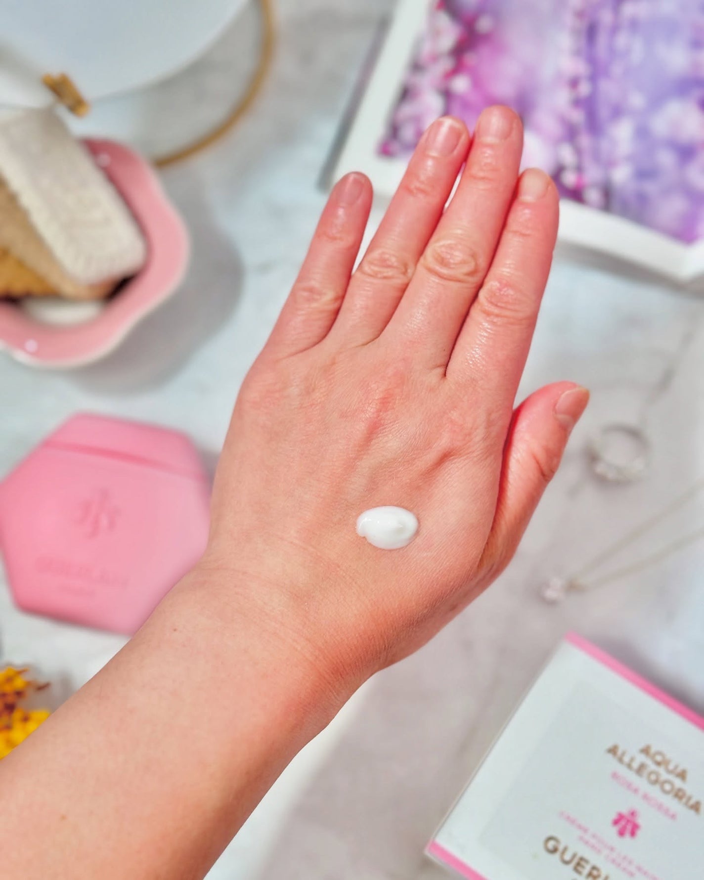 アクア アレゴリア ハンドクリーム ローザ ロッサ/GUERLAIN/ハンドクリームを使ったクチコミ(4枚目)