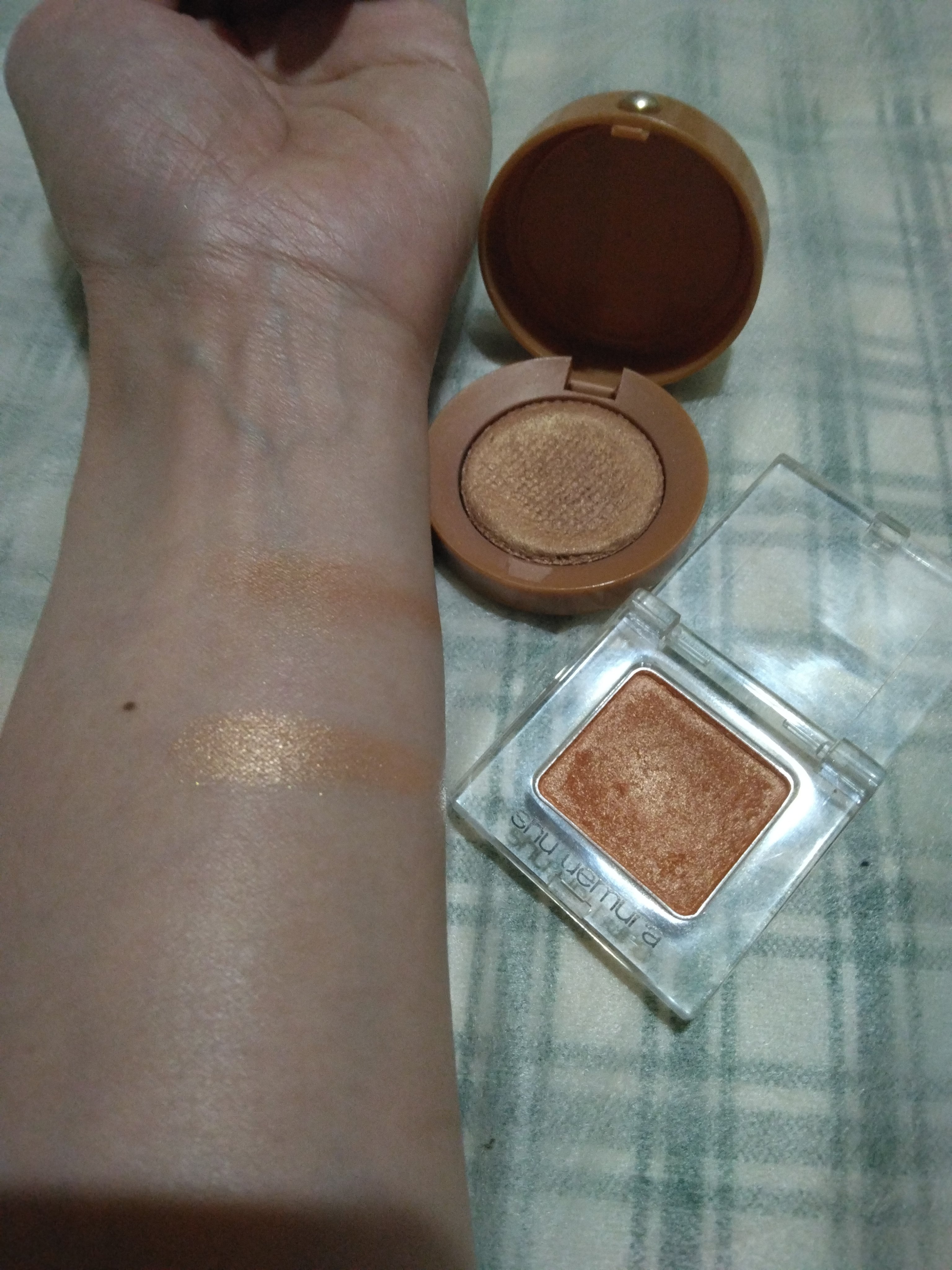 プレスド アイシャドー N/shu uemura/単色アイシャドウを使ったクチコミ（2枚目）