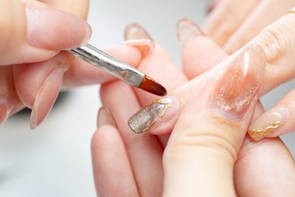 爪が薄い人へ!ジェルネイルを楽しむためのコツやおすすめのベースジェルを紹介