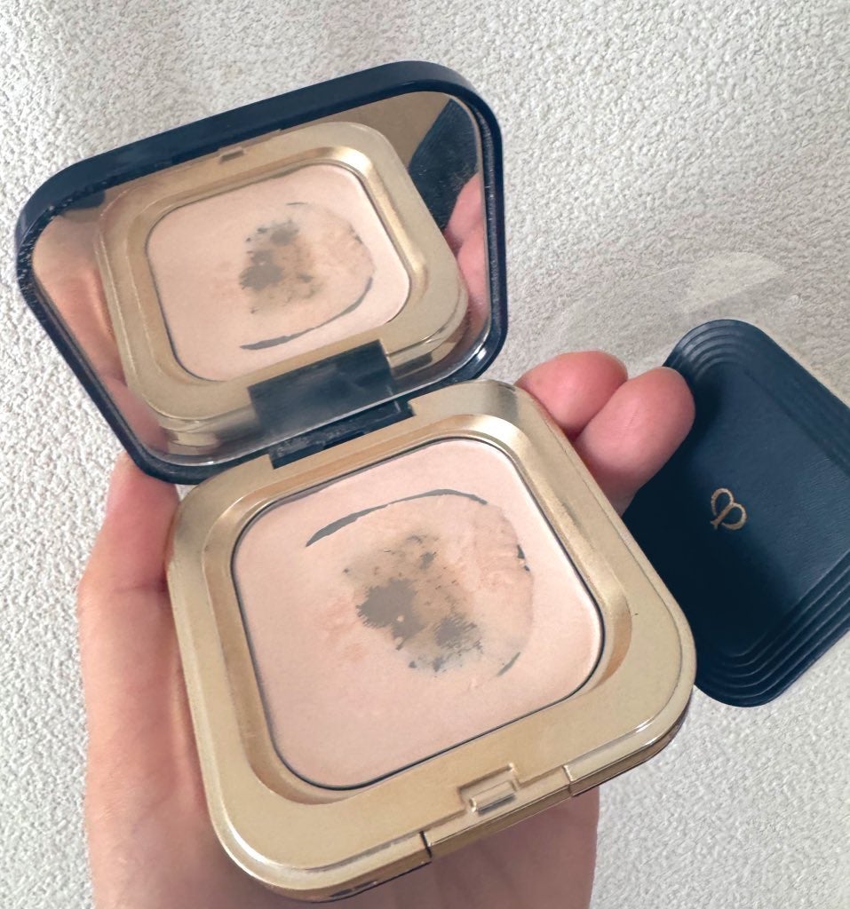 プードルコンパクトエサンシエルn/クレ・ド・ポー ボーテ/プレストパウダーを使ったクチコミ(3枚目)