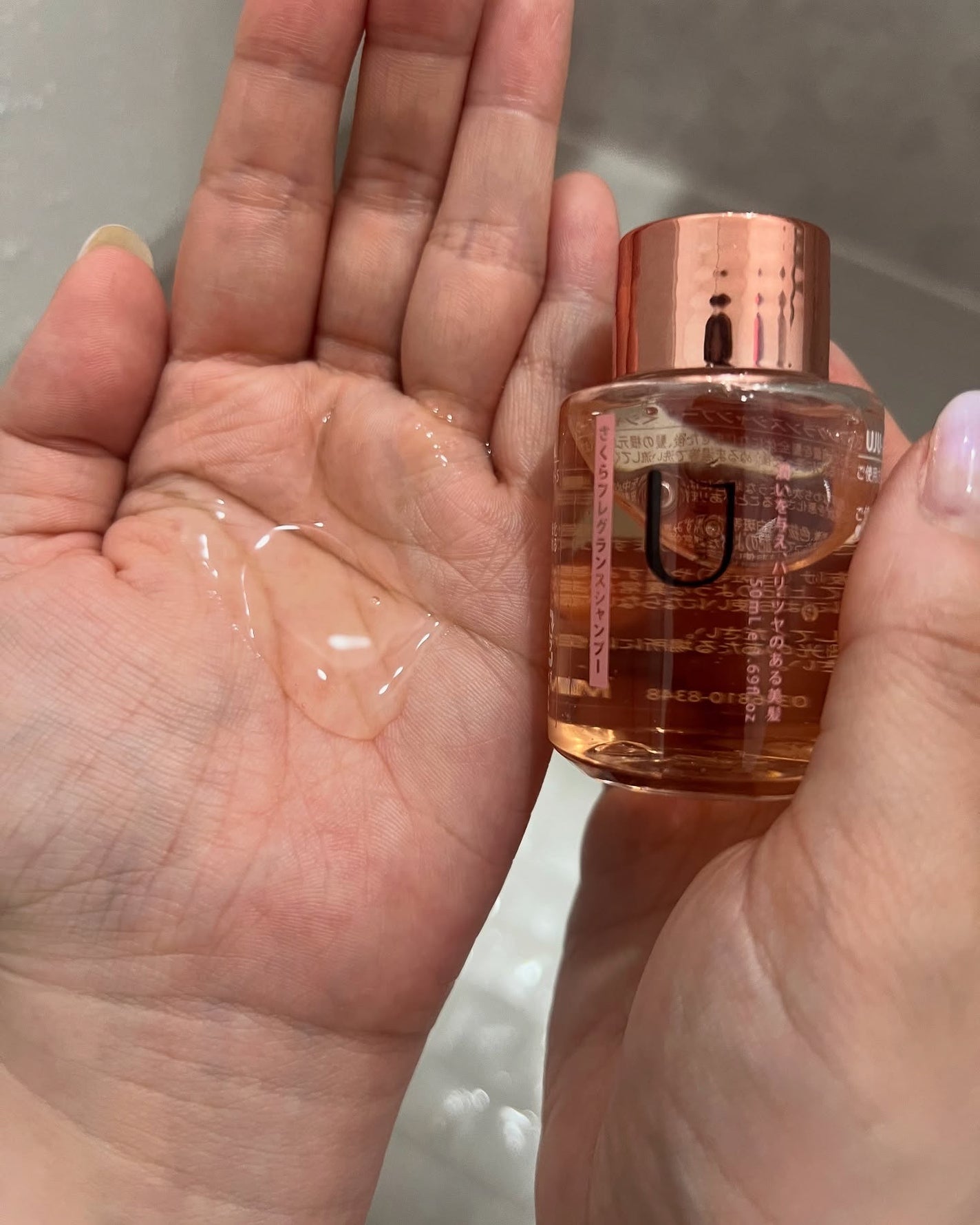 R❤︎フォロバ100 on LIPS 「UJU-AIRおしゃれミニボトルのフレグランスシャンプー!「さ..」(4枚目)