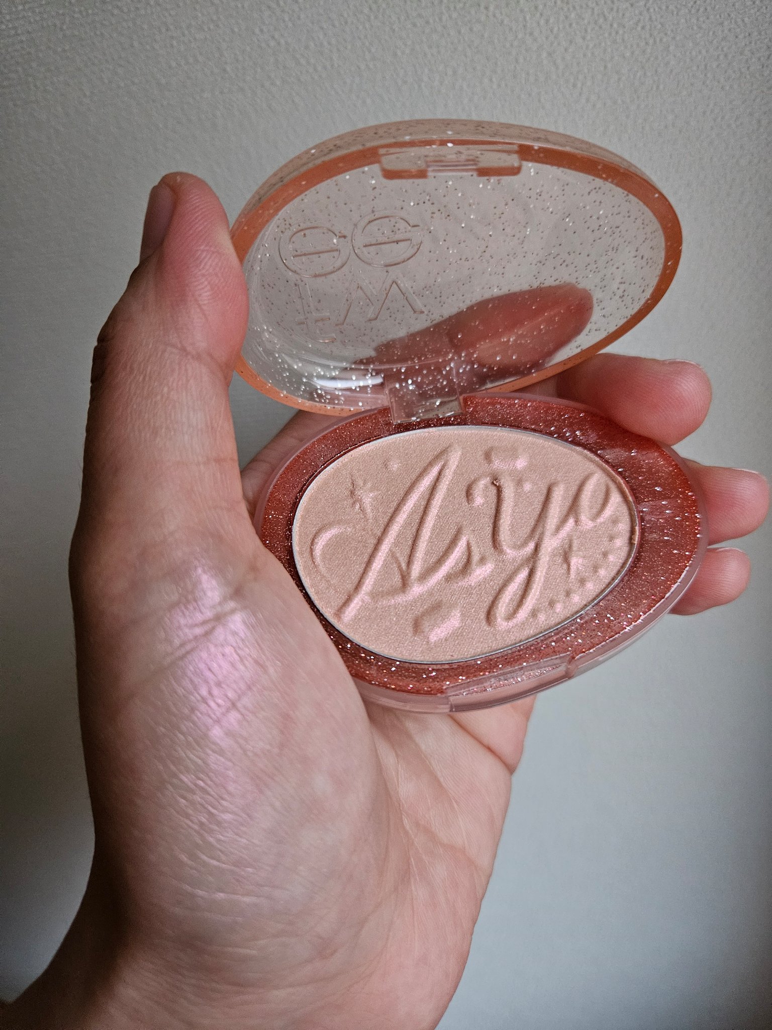 フィー グリッツストーンハイライター HL08 ウィッシュムーン/fwee/パウダーハイライトを使ったクチコミ（3枚目）