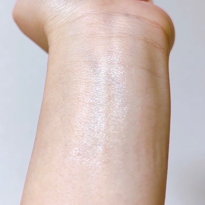 ジルスチュアート クリスタルブルーム サムシングピュアブルー シマリング フレグランスバーム/JILL STUART/練り香水を使ったクチコミ(7枚目)