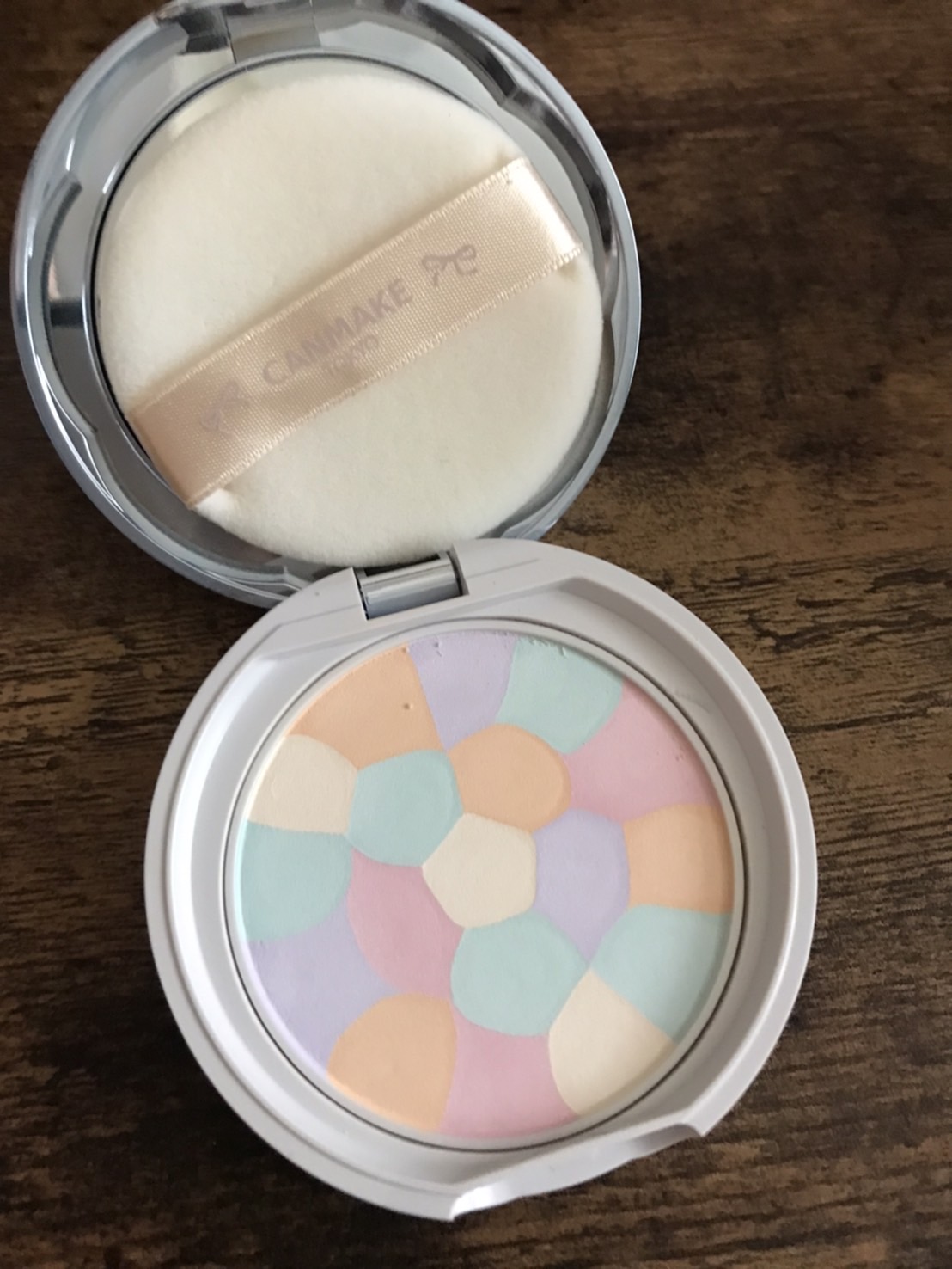 イルミネイティングフィニッシュパウダー　～Abloom～/キャンメイク/プレストパウダーを使ったクチコミ（3枚目）