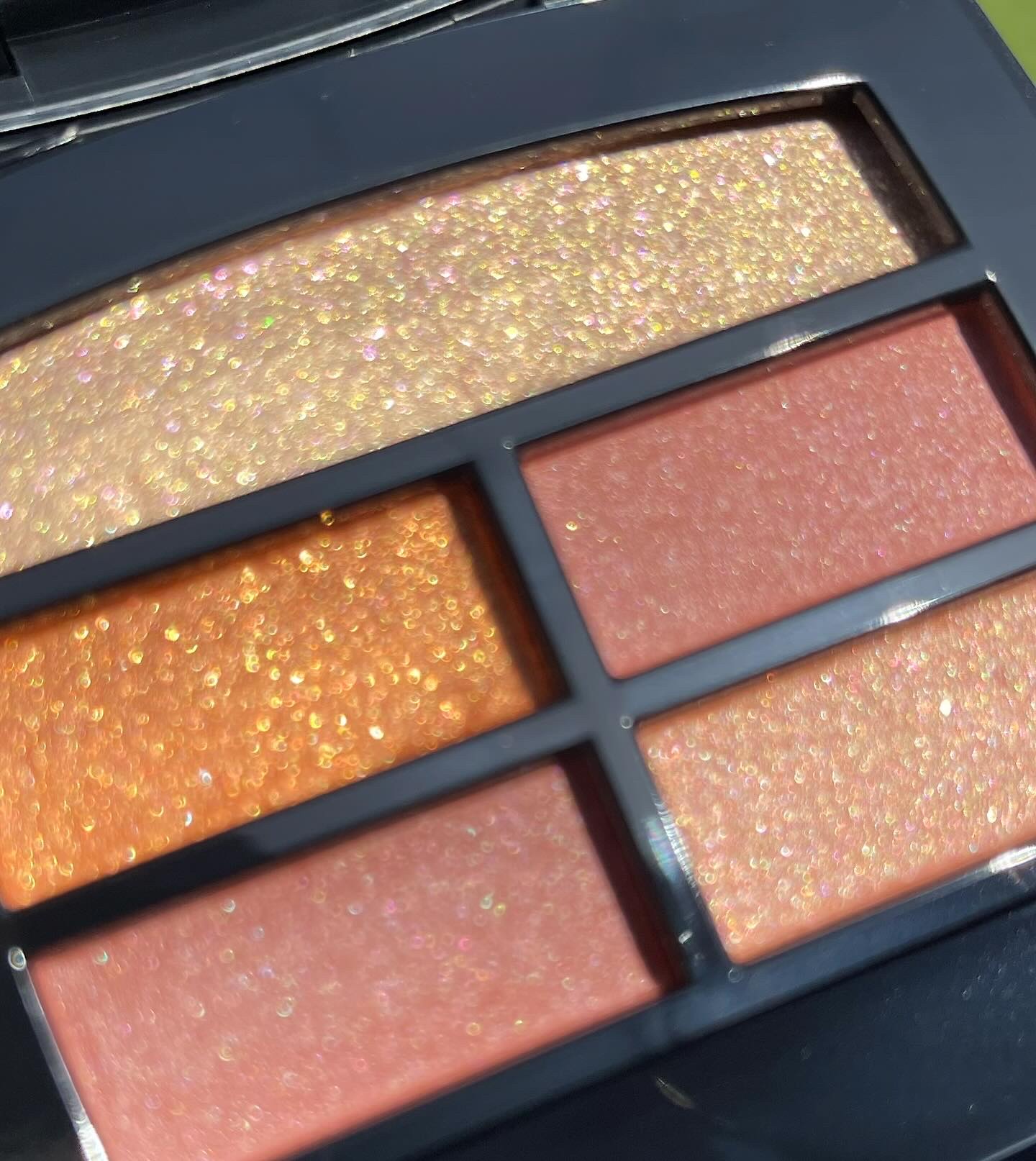 aki CHANELレベージュ パレット ルガール ゴールデン BOXなし CHANEL