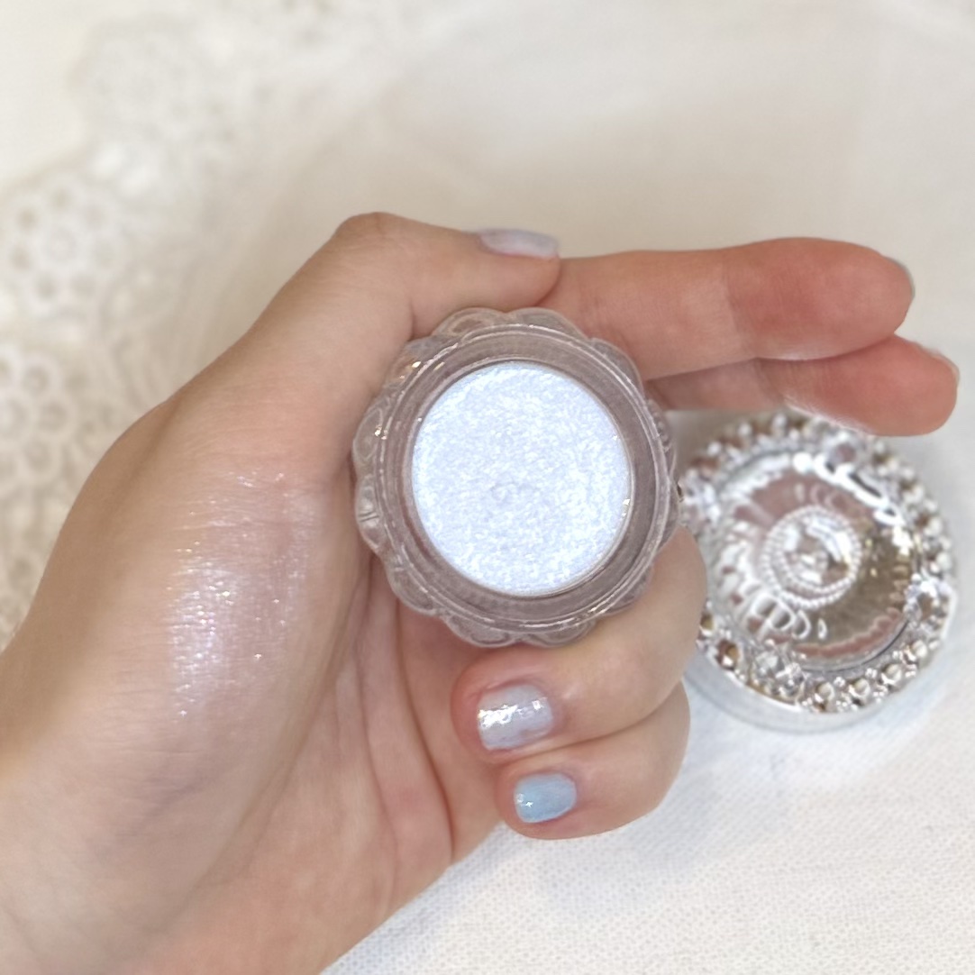 ジルスチュアート クリスタルブルーム サムシングピュアブルー シマリング フレグランスバーム/JILL STUART/練り香水を使ったクチコミ（3枚目）