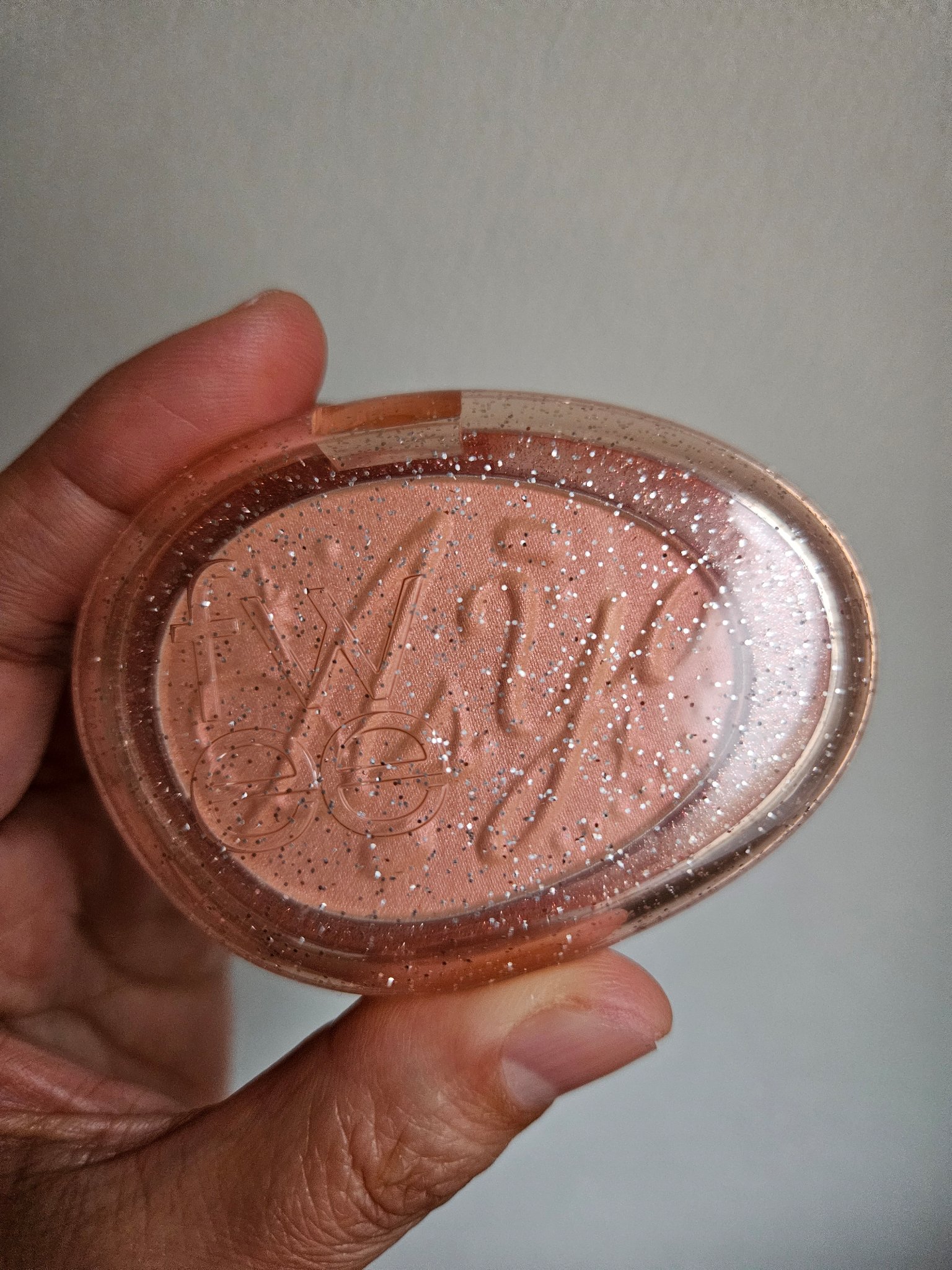 フィー グリッツストーンハイライター HL08 ウィッシュムーン/fwee/パウダーハイライトを使ったクチコミ（1枚目）