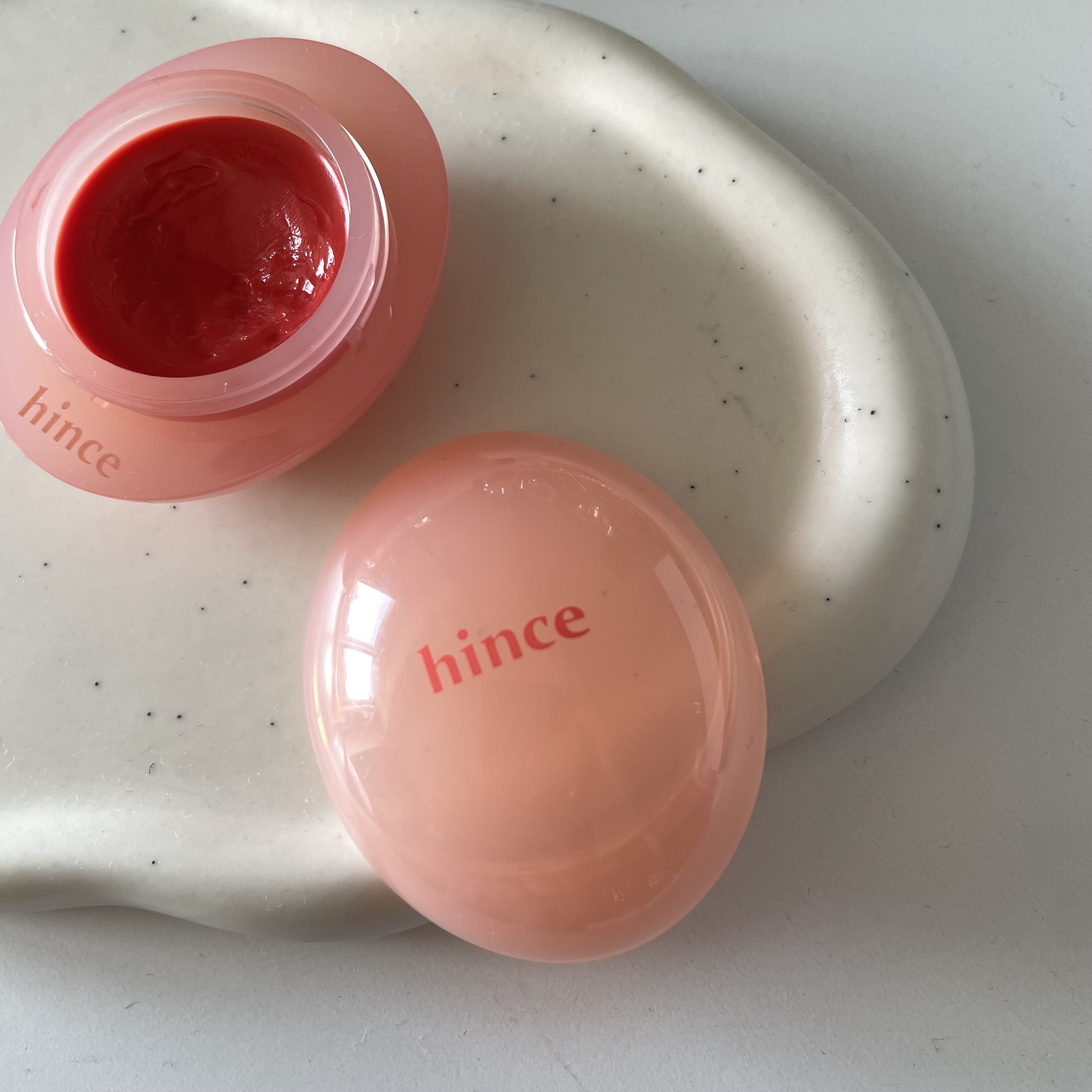 ロウグロウデューイーボール 02 ハニーコーラル/hince/リップバームを使ったクチコミ（1枚目）