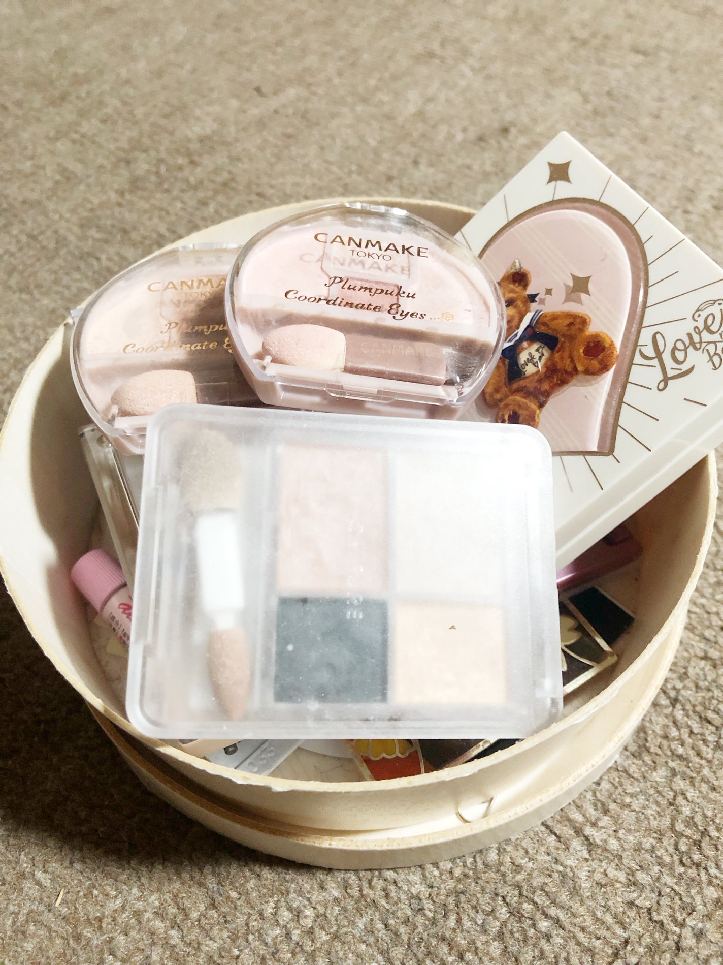 kanchyang on LIPS 「恥ずかしながらこんなに溜まっていたんだ😨自分自身の化粧品・化粧..」(3枚目)