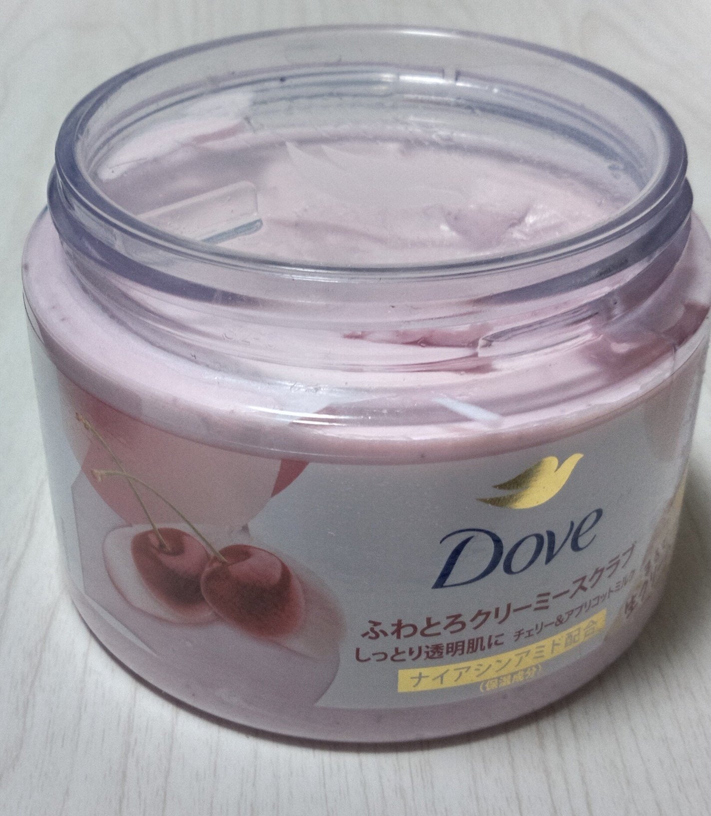 ダヴ ふわとろ クリーミースクラブ チェリー&アプリコットミルク/ダヴ/ボディスクラブを使ったクチコミ(2枚目)