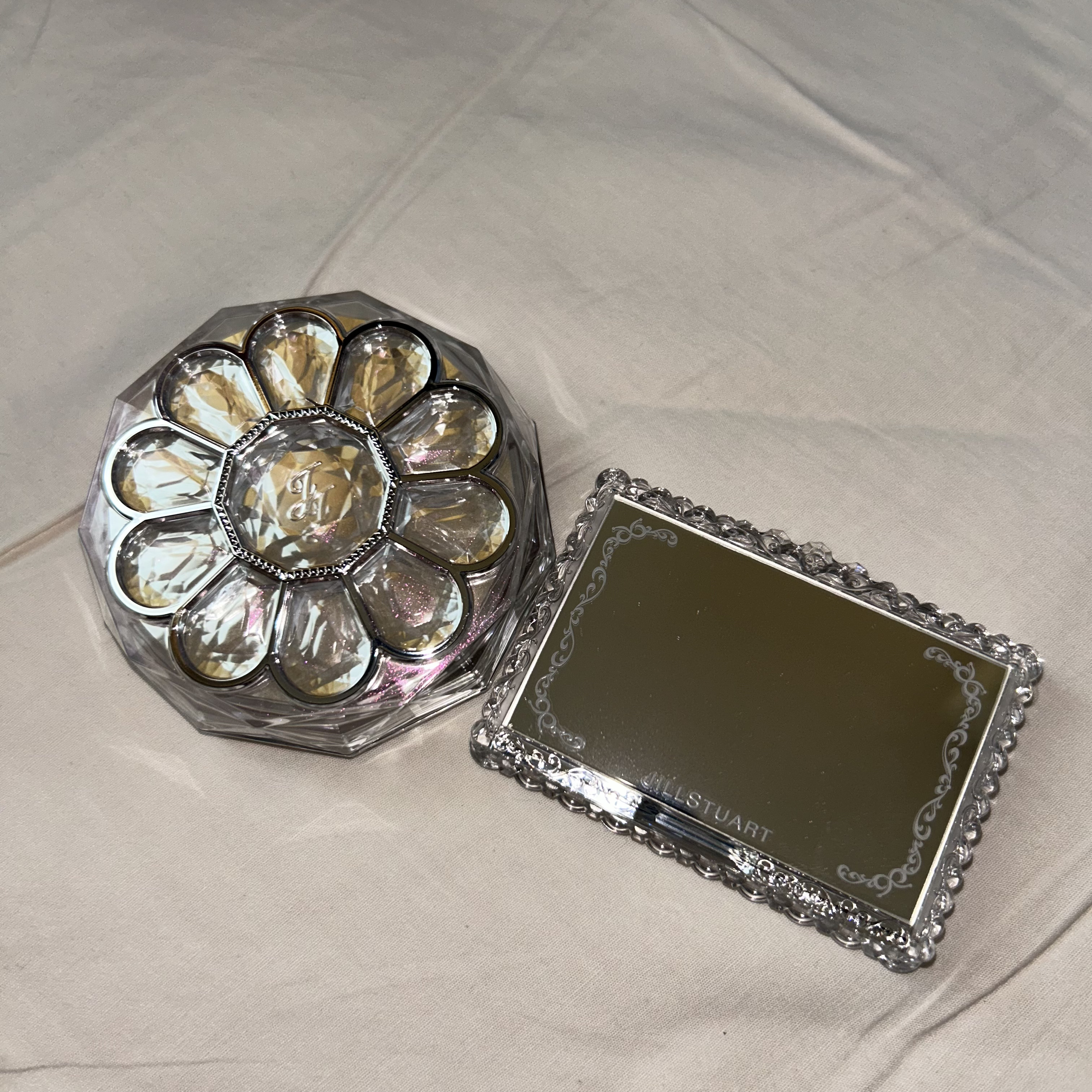 ジルスチュアート ブルームニュアンスブロウパレット 04 violet bloom/JILL STUART/パウダーアイブロウを使ったクチコミ（2枚目）