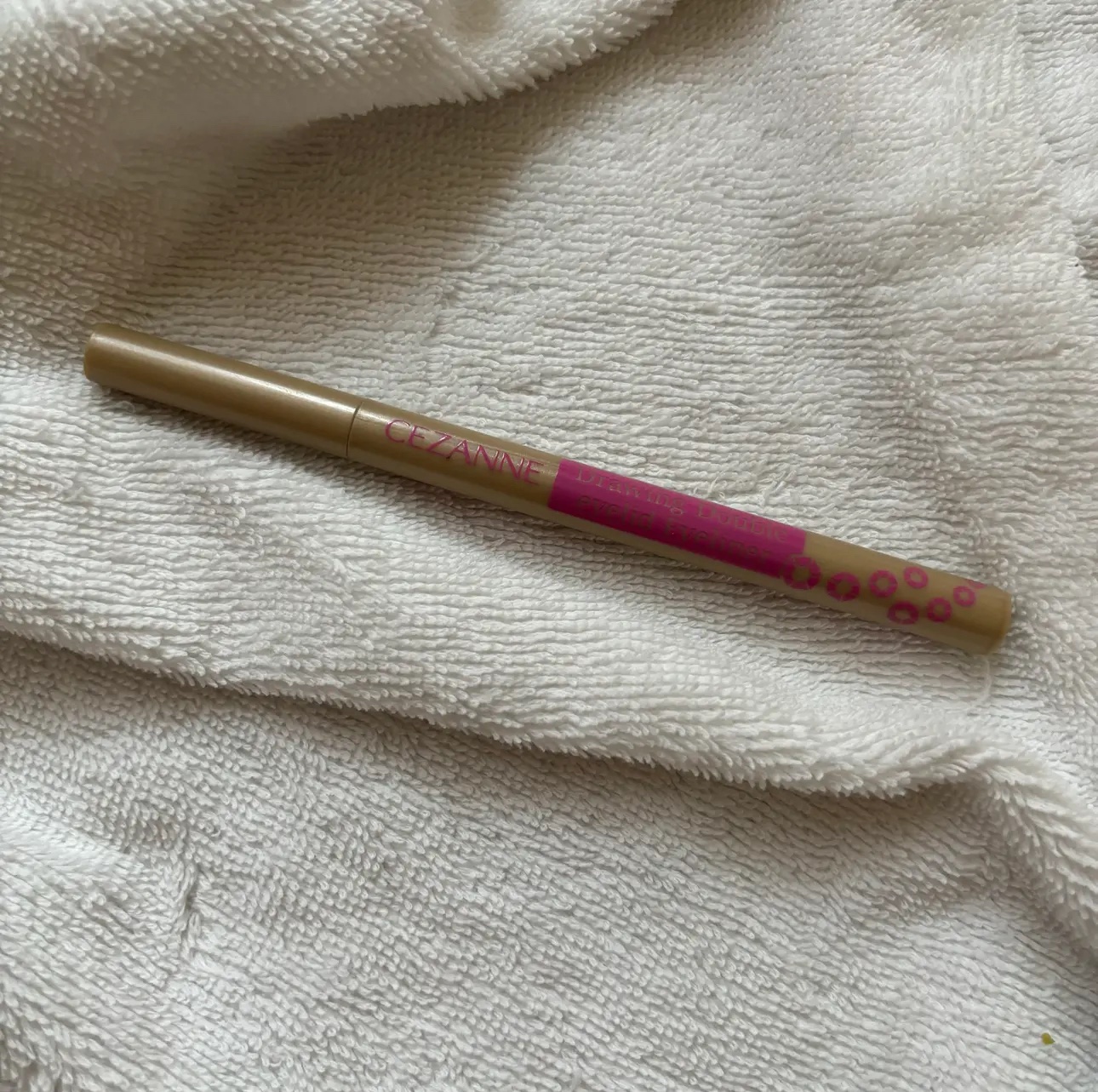  ✼••┈┈••✼••┈┈••✼••┈┈••✼••┈┈••✼
CEZANNE
描くふたえアイライナー10 影用ブラウン
✼••┈┈••✼••┈┈••✼••┈┈••✼••┈┈••✼

何本リピートしたかわからないくらい愛用しています╰(*´︶