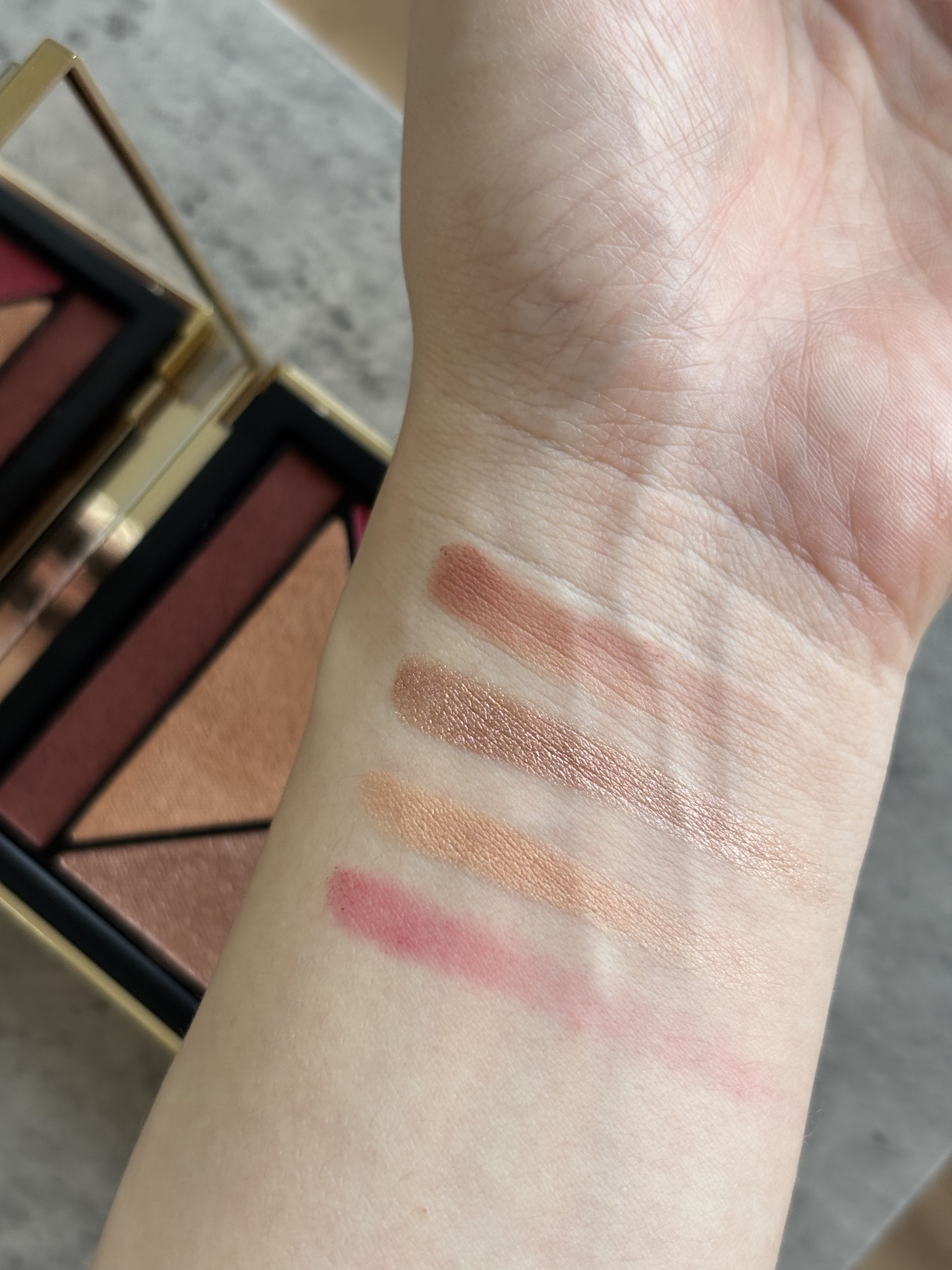 ダイメンションズ マルチエフェクト アイシャドウ/PRADA BEAUTY/アイシャドウパレットを使ったクチコミ（3枚目）