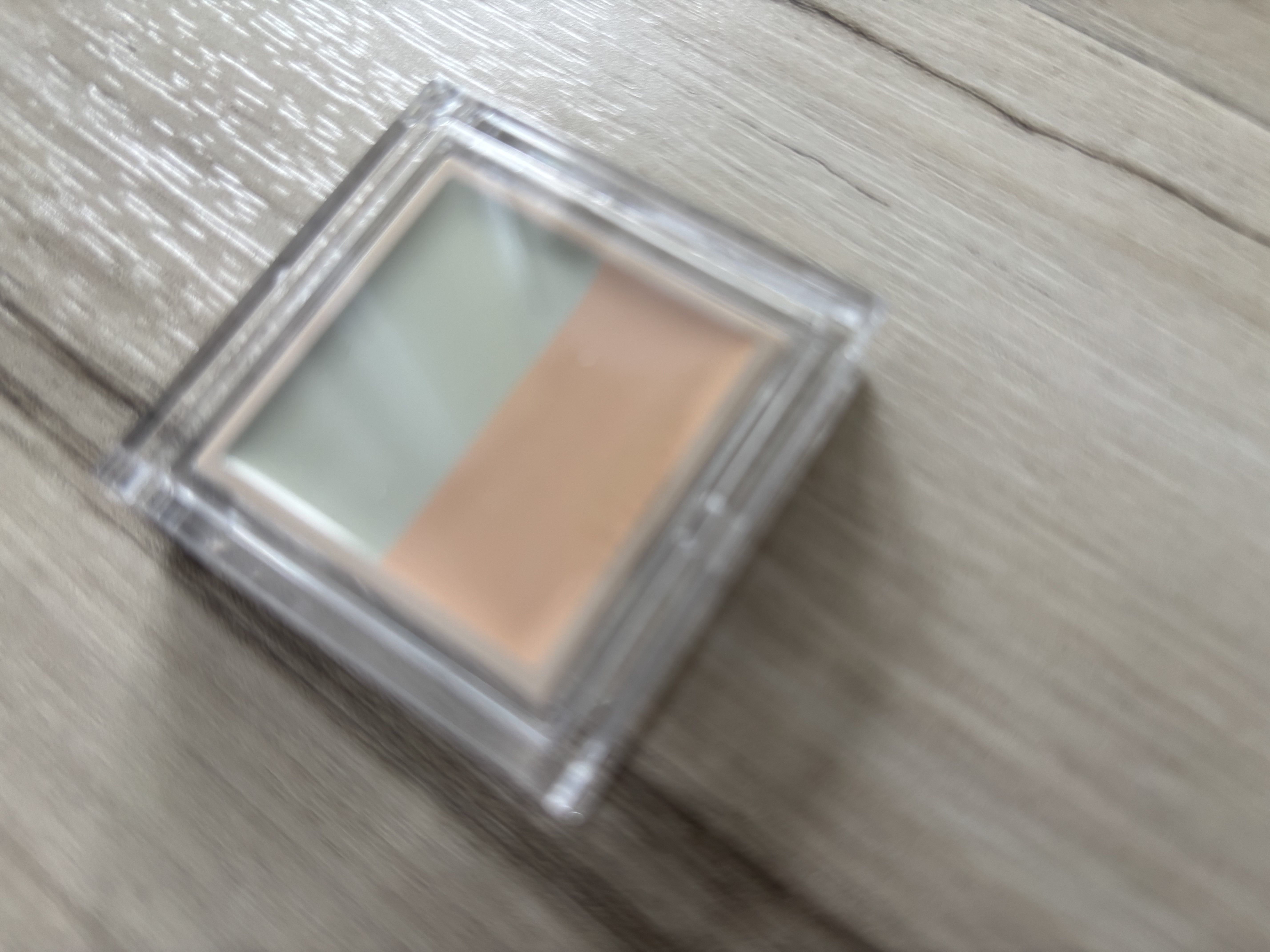 カラーデュオ トリック コンシーラー 06 グリーントリック(ライトベージュ)/Visée/パレットコンシーラーを使ったクチコミ（1枚目）