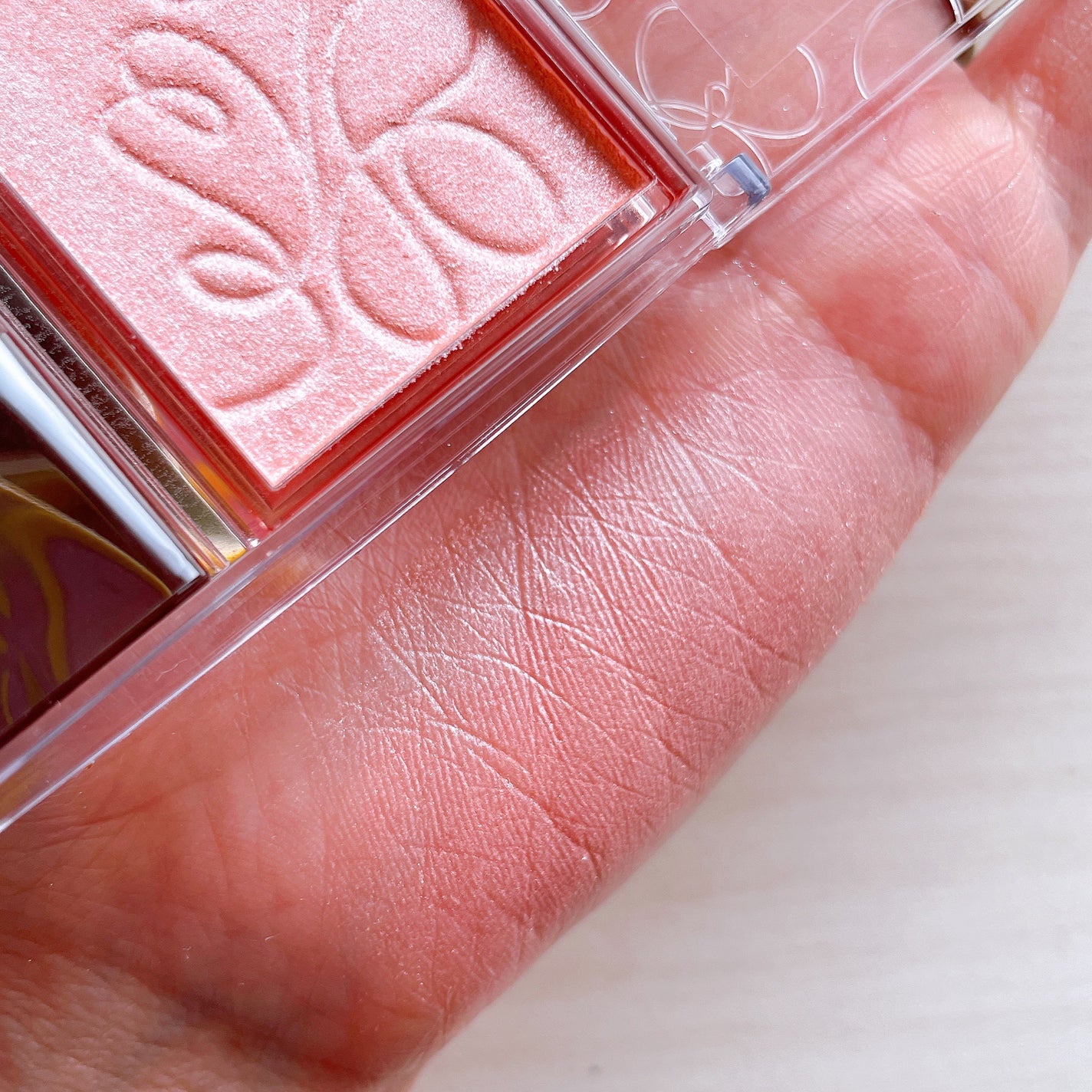 パールグロウニュアンサー/CEZANNE/パウダーハイライトを使ったクチコミ(3枚目)