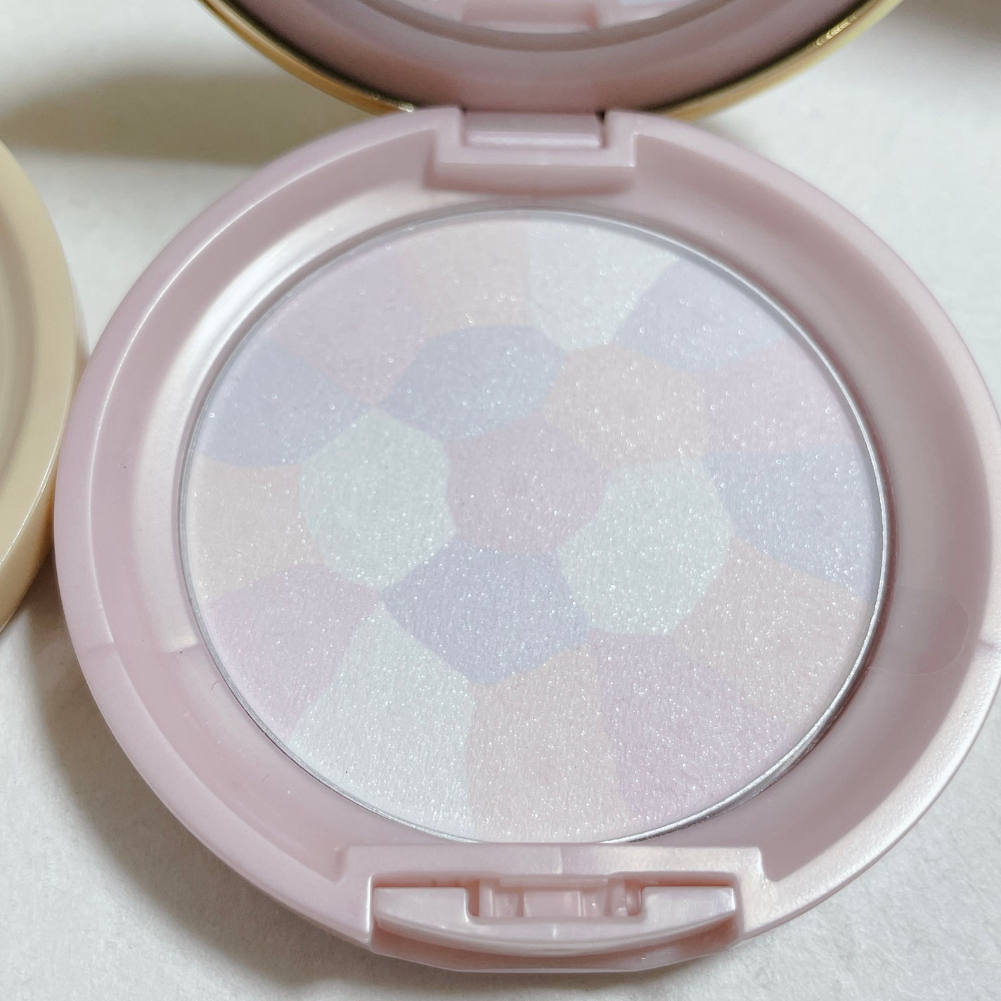 カードキャプターさくら魔法陣フェイスパウダー/クレアボーテ/プレストパウダーを使ったクチコミ(2枚目)