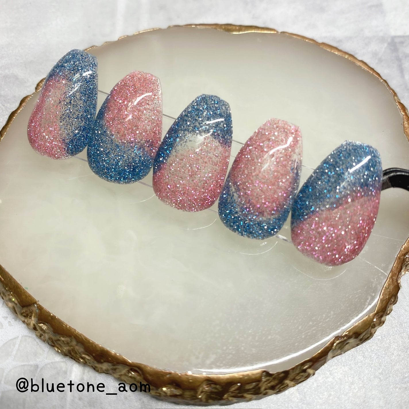 ⋆͛🦖⋆͛aomi on LIPS 「なんか…とりあえずフラッシュグリッターを2色使いたかったんや…..」(1枚目)