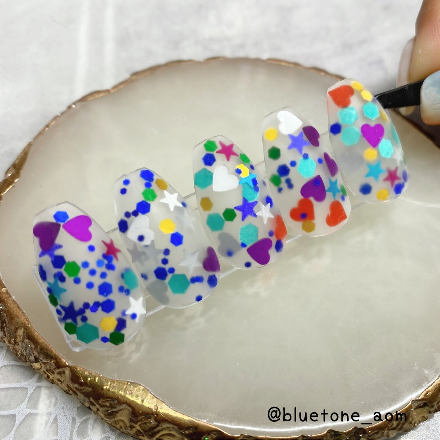 ⋆͛🦖⋆͛aomi on LIPS 「ホログラム×マットポップなホログラムもマットにするとまたちょっ..」(3枚目)