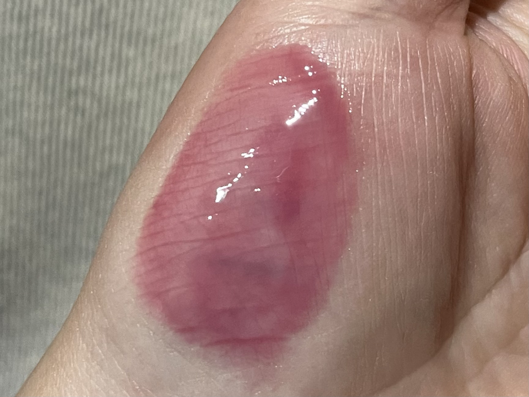 フィー 3Dボリューミンググロス B11 タロ 70％/fwee/リップグロスを使ったクチコミ（3枚目）