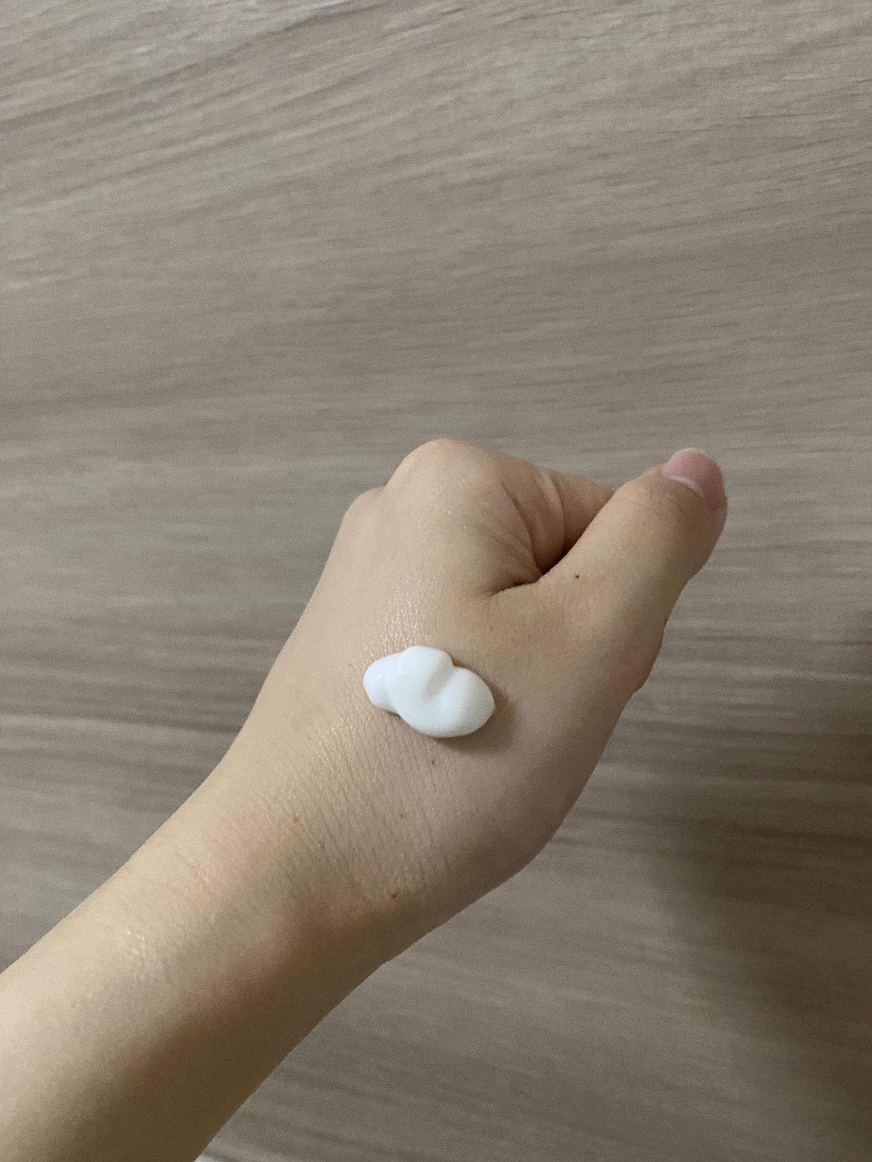 バイブラント ラディアンス　アロマミルク/ジョンソンボディケア/ボディミルクを使ったクチコミ（2枚目）