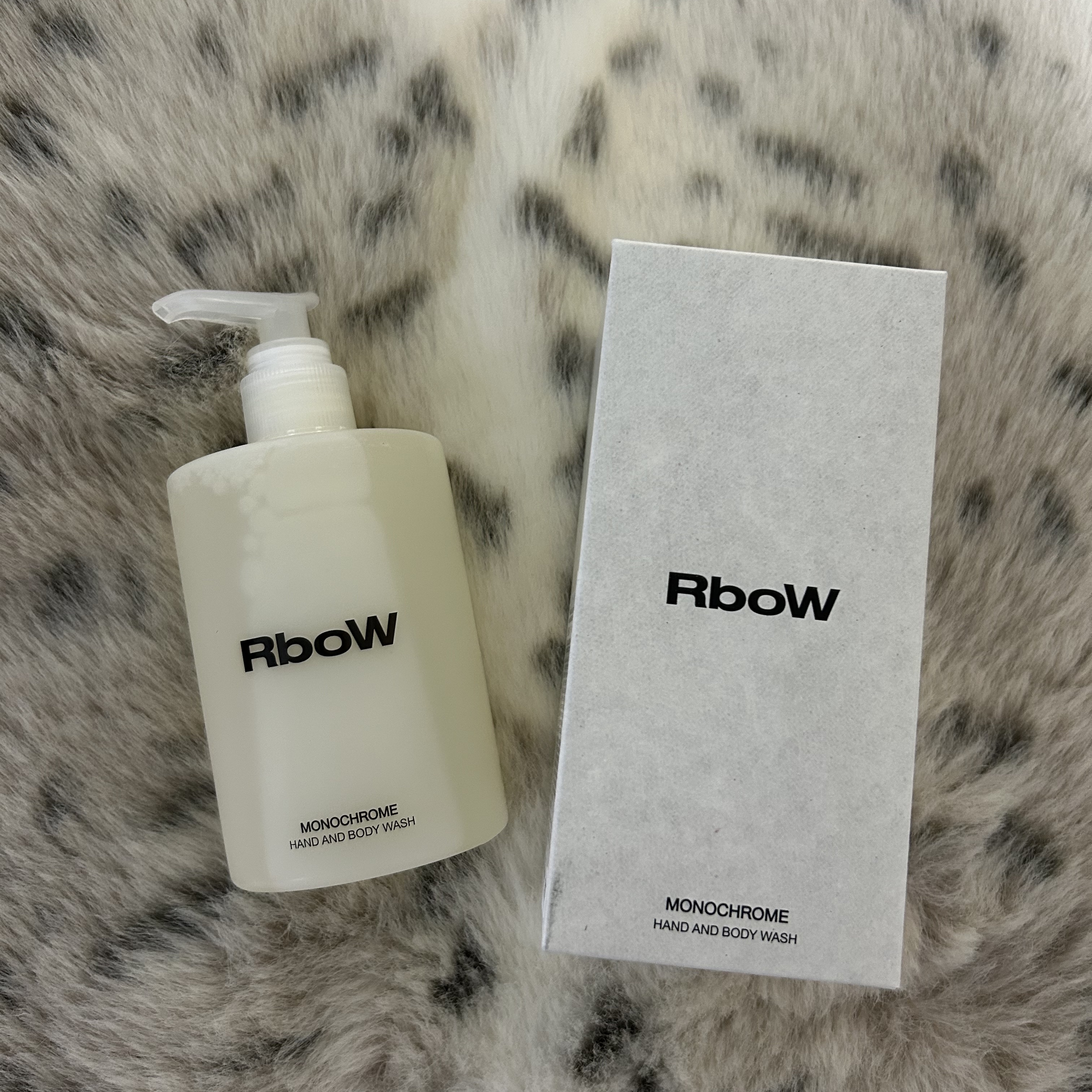 RboW ハンドアンドボディウォッシュ - MONOCHROMEのクチコミ「今日使ってみたのは、今日使ってみたのは、RboW(アールボウ) のMONOCHROME Han.....」（1枚目）