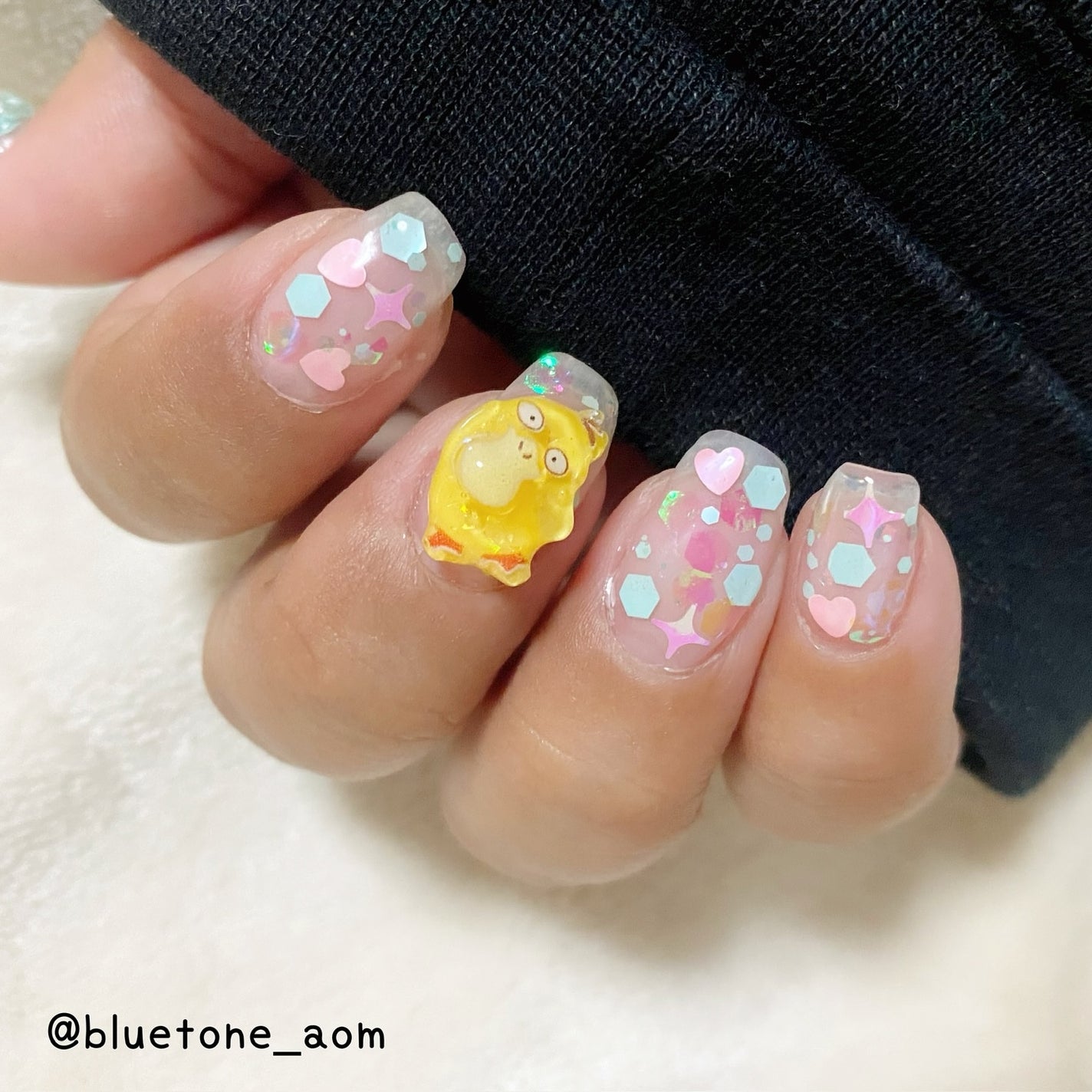 ⋆͛🦖⋆͛aomi on LIPS 「いつぞやのマイネイルさん!ホログラムネイルお気に入り☺️ポップ..」(2枚目)