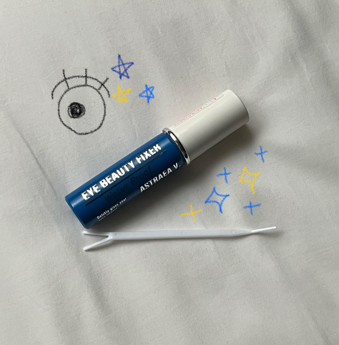 初接着式アイプチ買ってみた👀✨


🪄 アストレア ヴィルゴ　
　　アイビューティー フィクサー WP　8ml



今までテープタイプ以外の接着式アイプチは何となく避けていたんですが、LIPSのレビューを沢山見て気になったこの商品をゲ