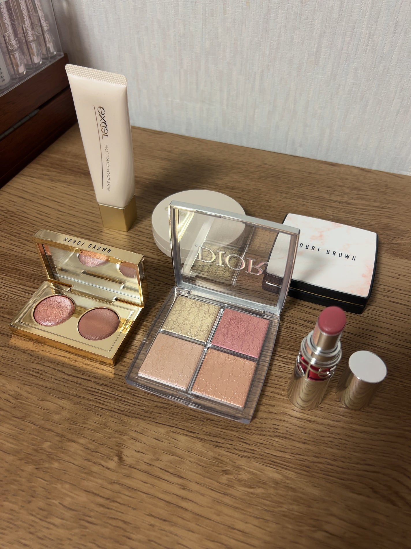 ディオール バックステージ フェイス グロウ パレット/Dior/ハイライトを使ったクチコミ(2枚目)