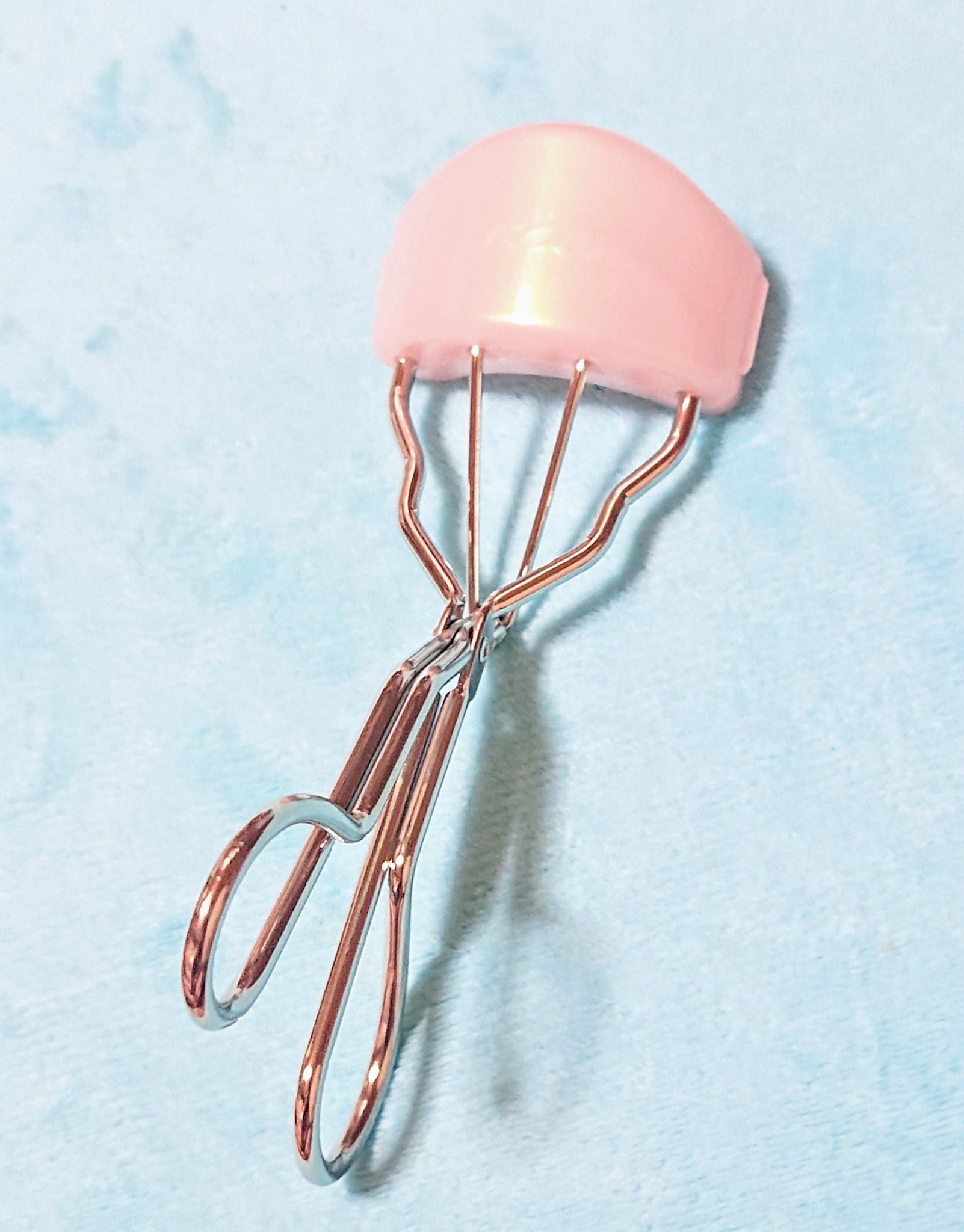 コージー カービングアイラッシュカーラーのクチコミ「コージーカービングアイラッシュカーラー( ꇐ₃ꇐ )
私いつもビューラーで瞼挟んで痛い！！って.....」（3枚目）