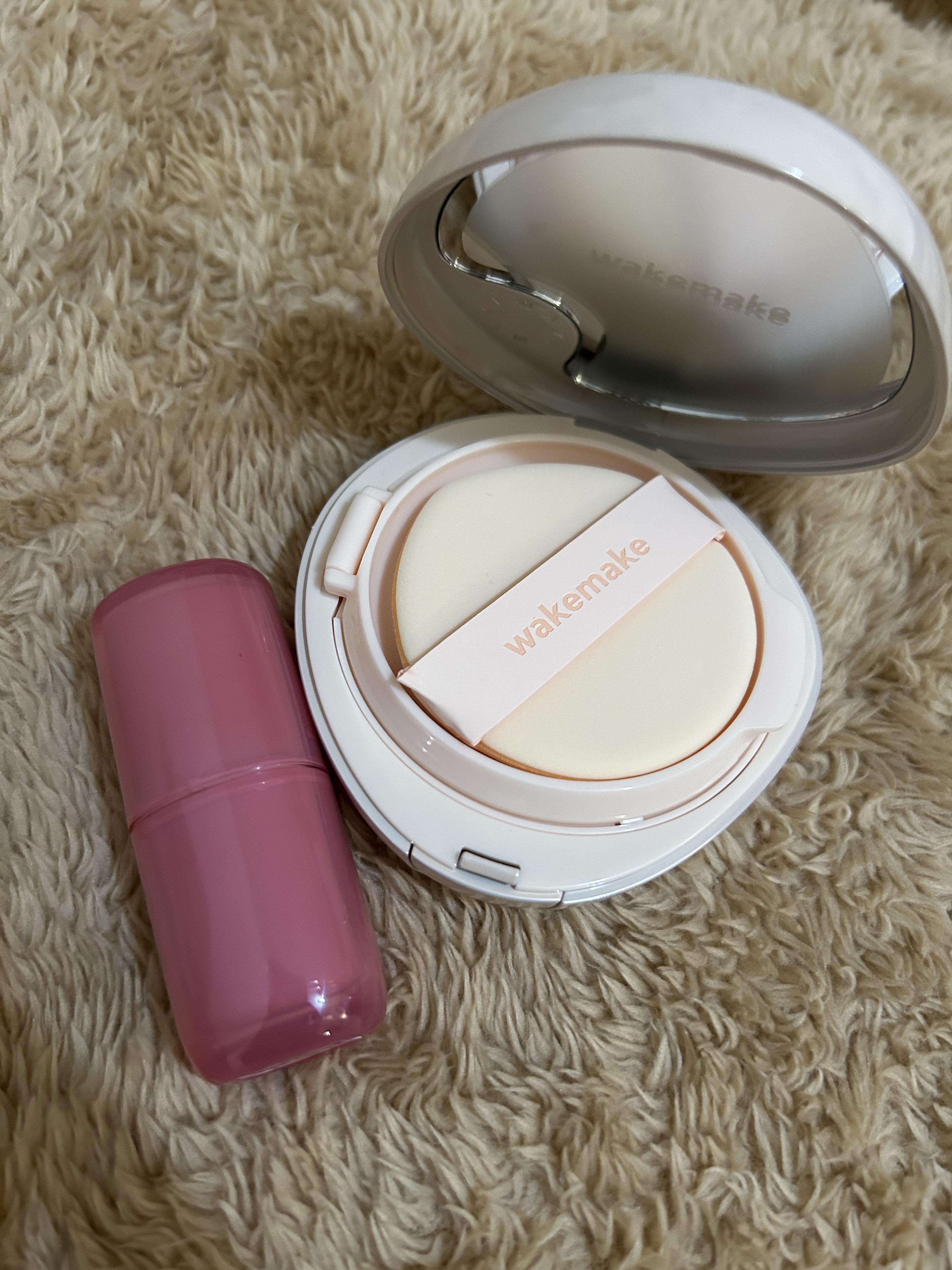 LIPS様のプレゼントキャンペーンに
当選しました✨

WAKEMAKE様の

ウォーターグロウコーティングバーム　02 バニラアイボリー

ウォータフルグロウティント　07 グレーフィグ

です！

バームはナチュラルな艶肌仕上げのバーム