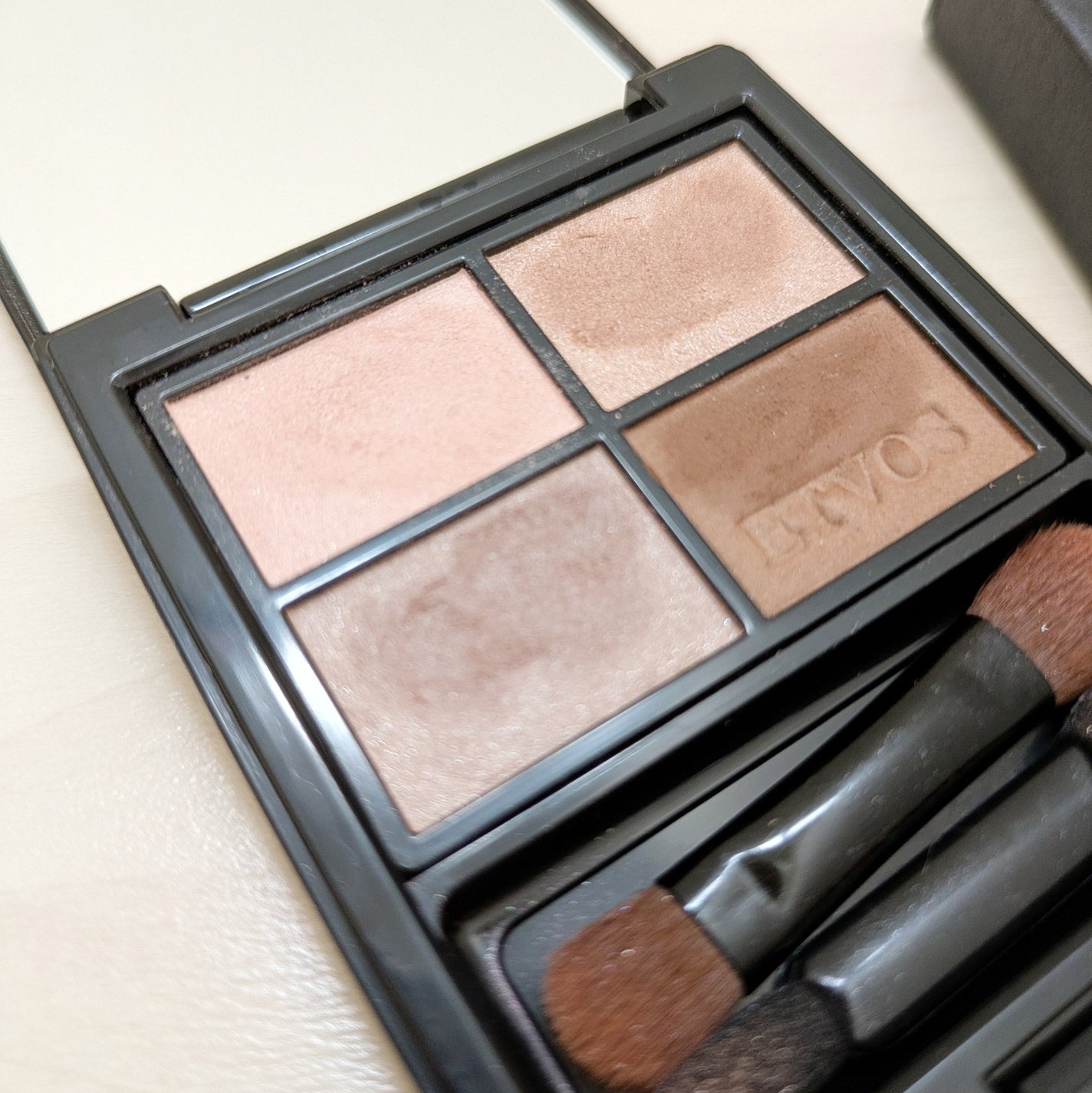 ミネラルクラッシィシャドー/エトヴォス/アイシャドウパレットを使ったクチコミ(3枚目)