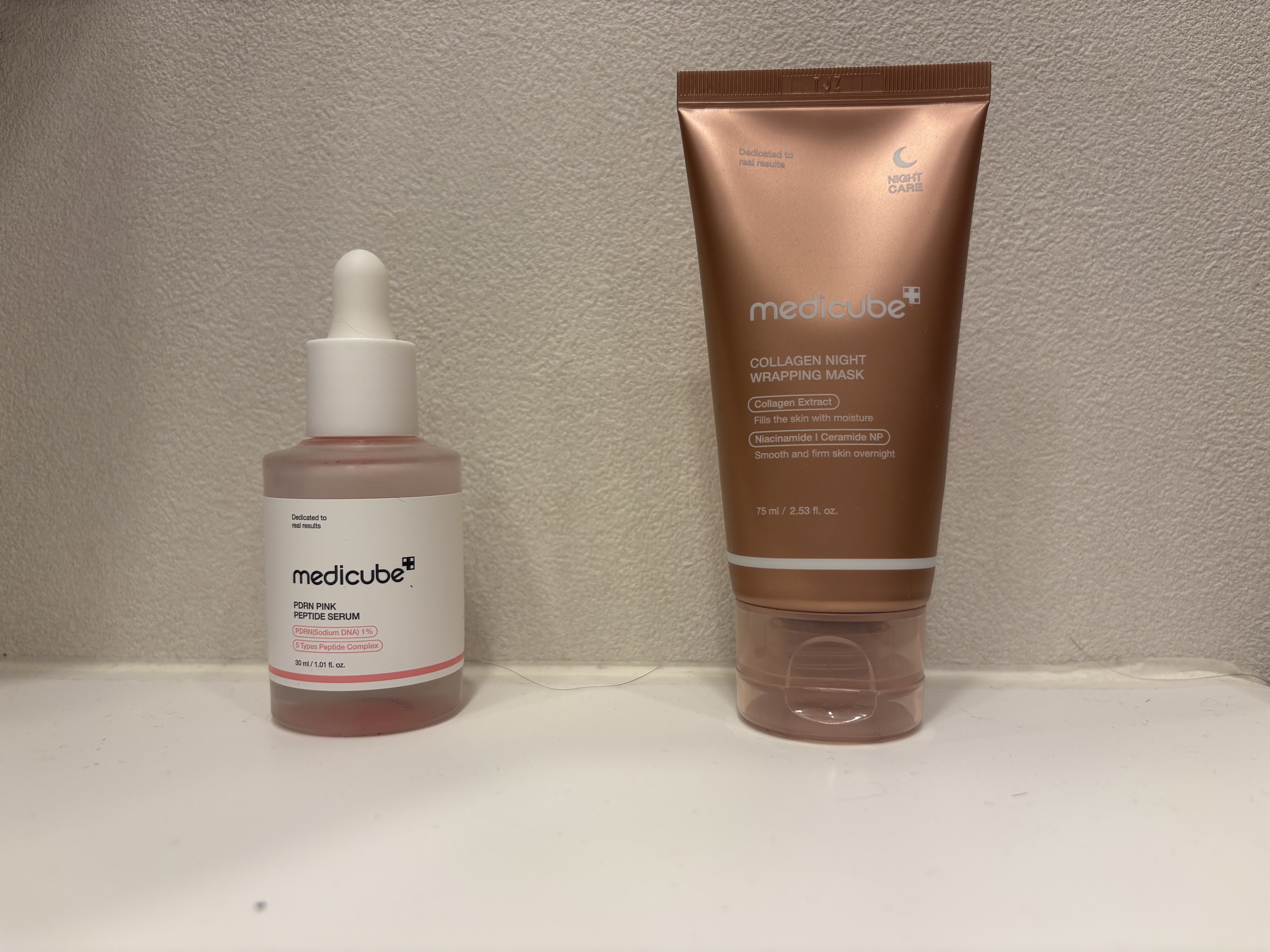 MEDICUBE コラーゲンナイトラッピングマスクのクチコミ「メディキューブのPDRNシリーズ　アンプルとスリーピングマスク

ピンクアンプルはサラサラとし.....」（1枚目）