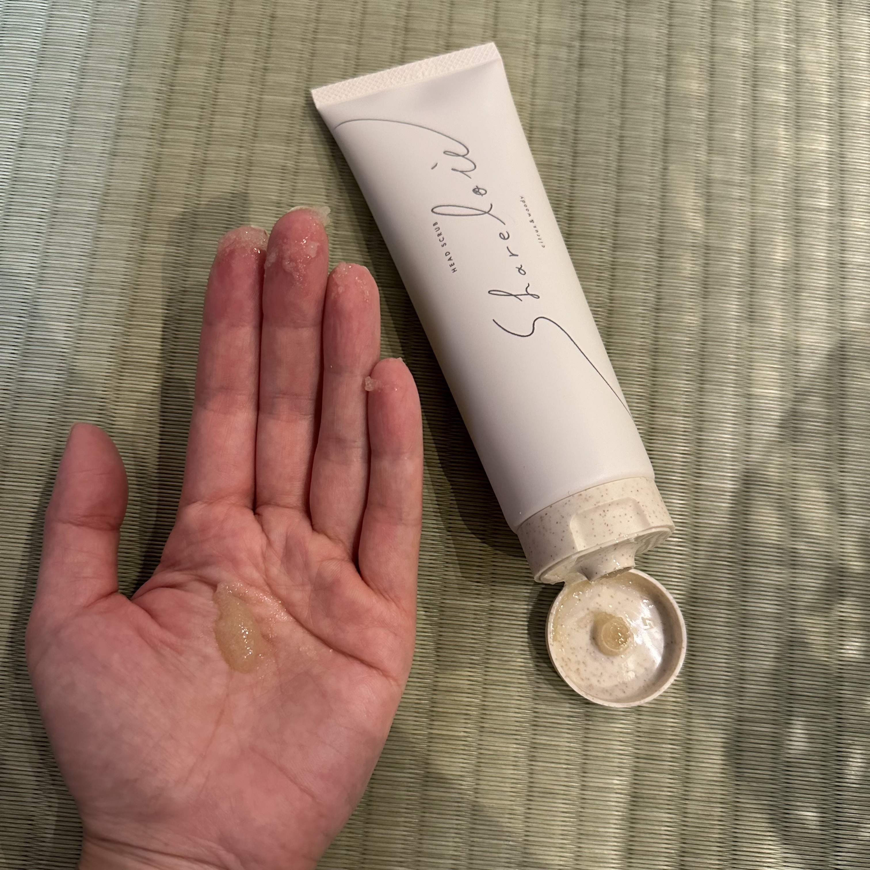 シェアロユー ヘッドスクラブ シトラス&ウッディの香り/shareloù/ヘッドスクラブを使ったクチコミ（3枚目）