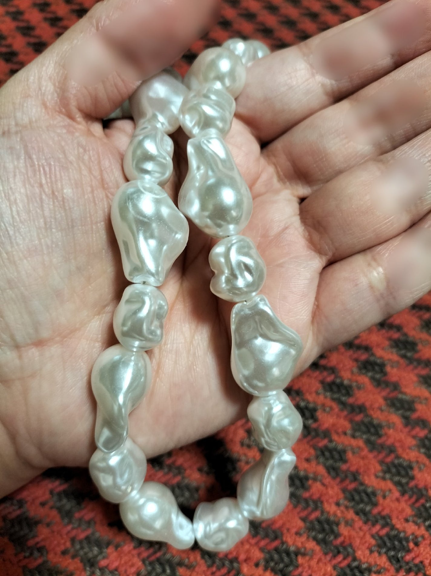 マナビア on LIPS 「🔴購入品: 『素敵なあの人7月号』。付録のバロックパール調チェ..」(3枚目)