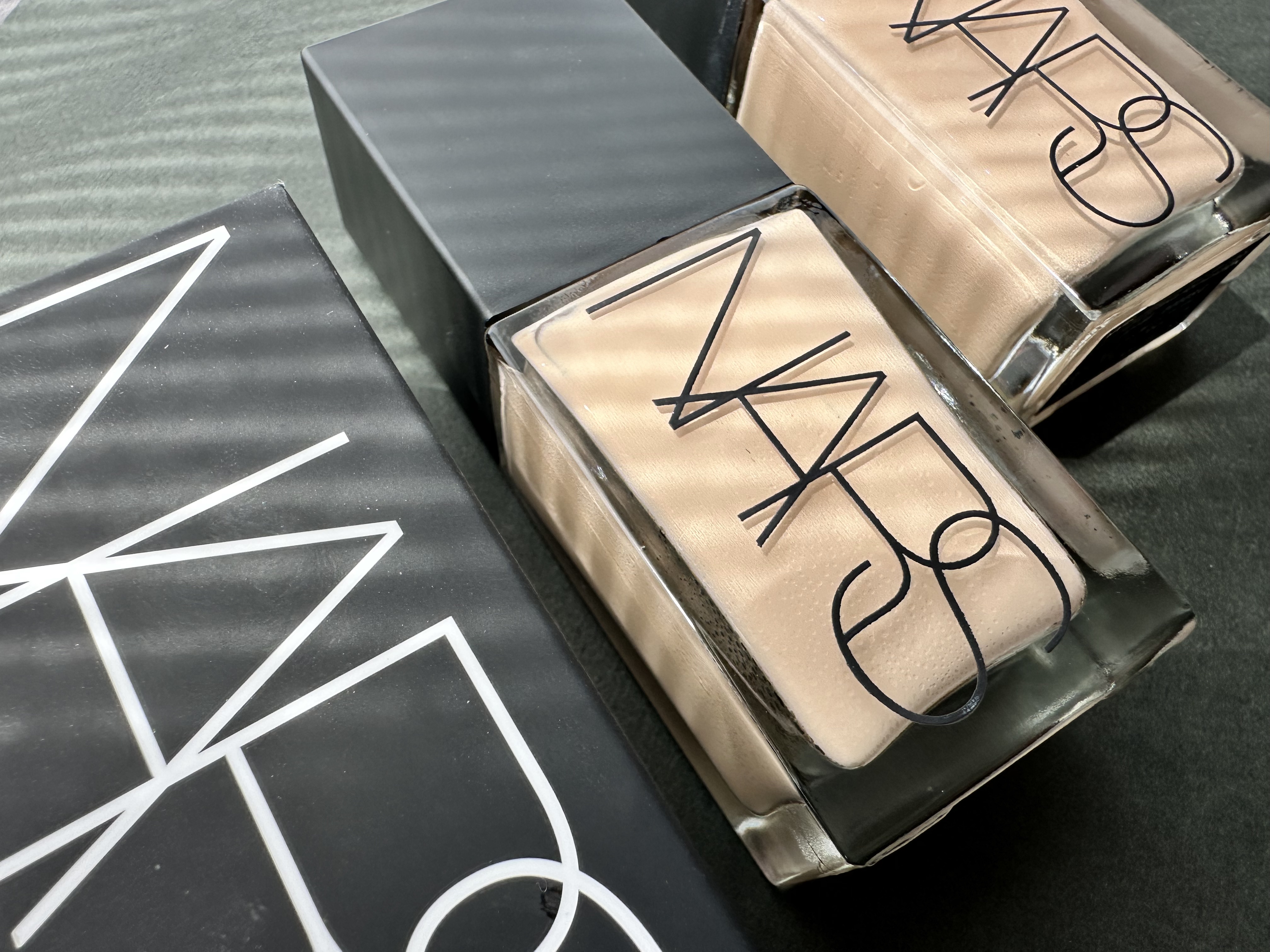 ライトリフレクティング ファンデーション/NARS/リキッドファンデーションを使ったクチコミ（1枚目）