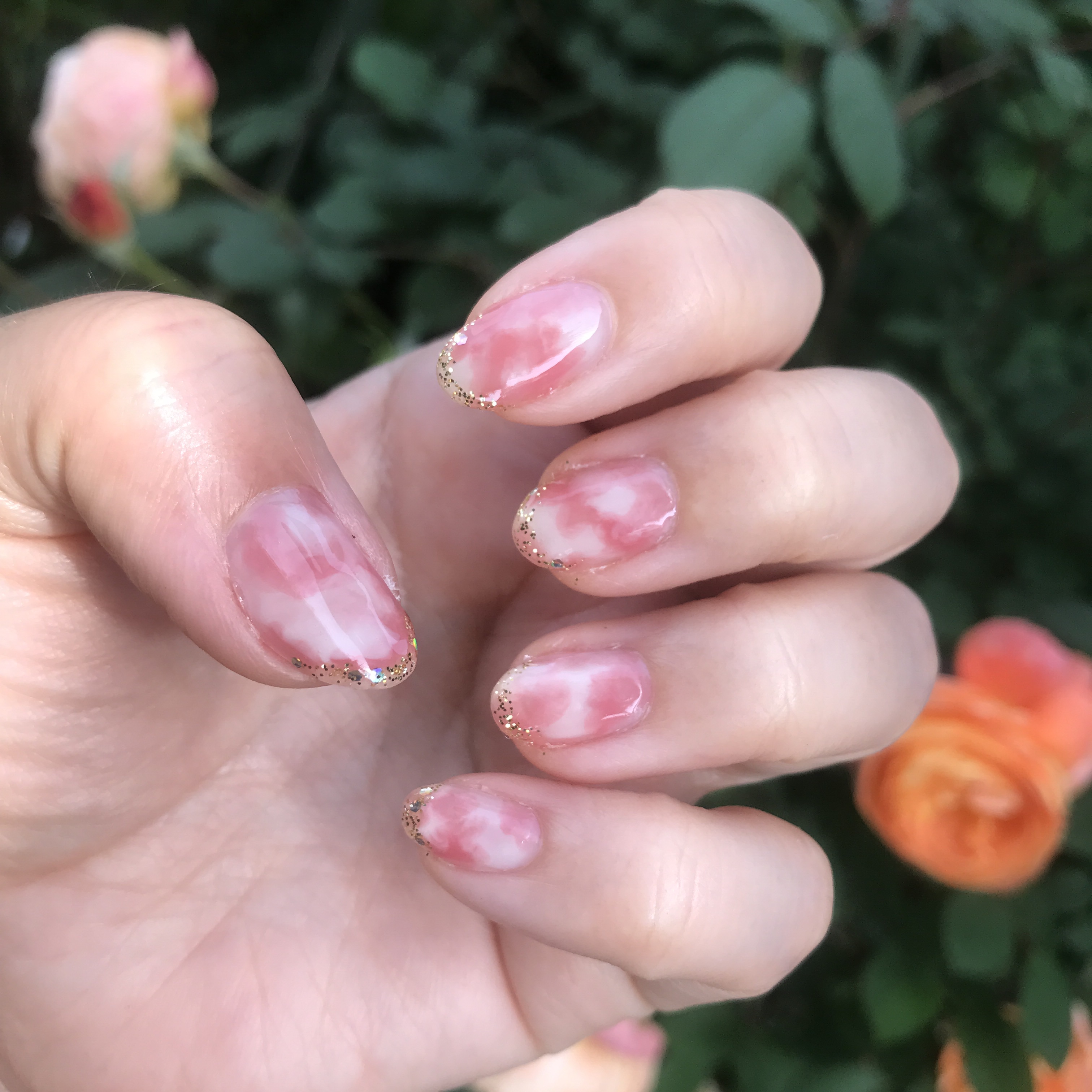 キャンメイクの

ファンデーションカラーズ01の
ナチュラルピンクと

カラフルネイルズN29の
ミルクシロップで

マーブルにしてみました♣︎