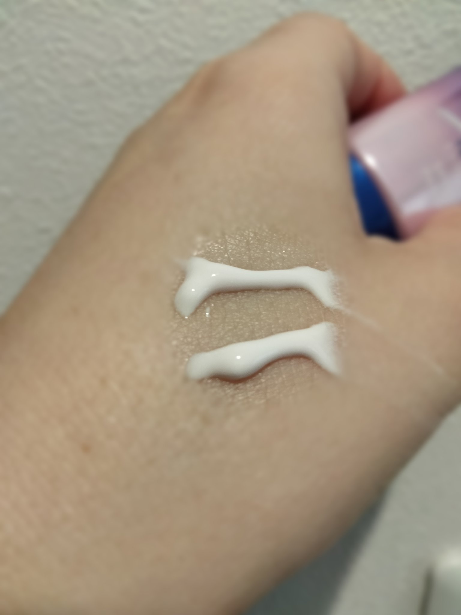 ニベア ニベアUV ディープ プロテクト＆ケア トーンアップエッセンスのクチコミ「ニベアUV ディープ プロテクト＆ケア トーンアップエッセンス

近所の薬局でクーポン使って9.....」（2枚目）