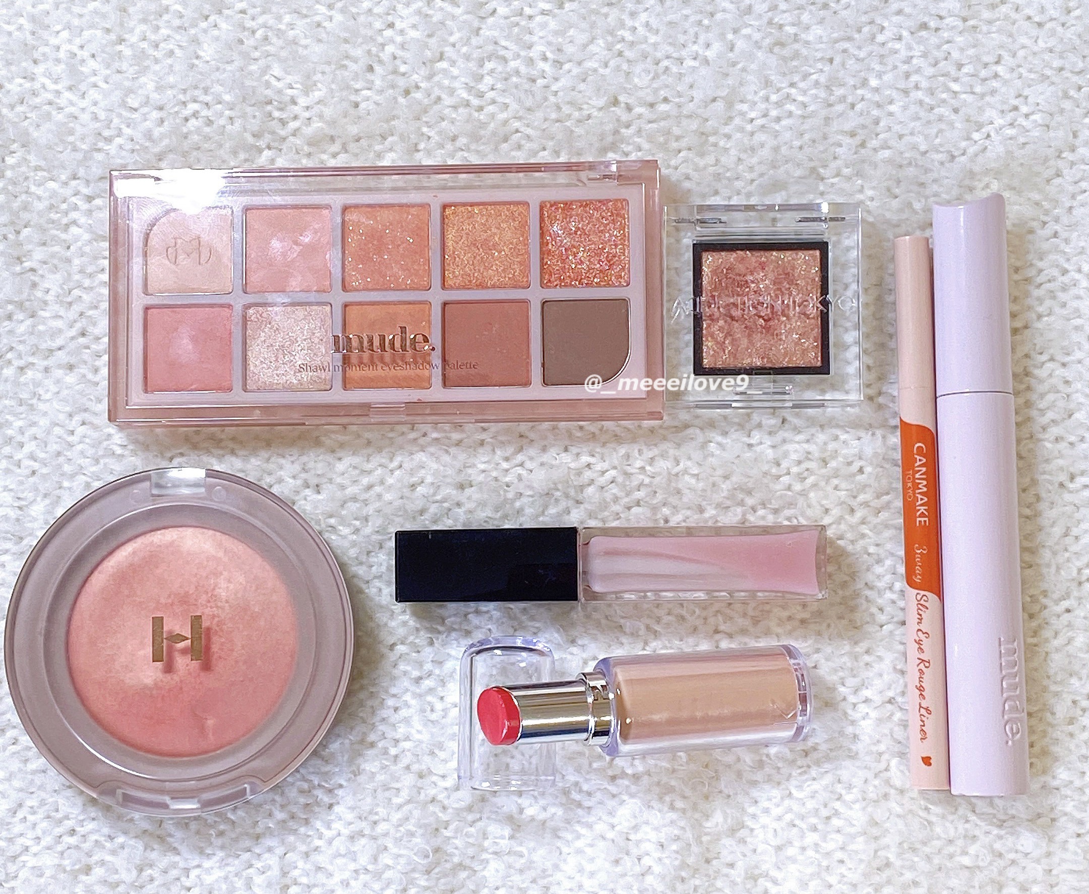 【今日のメイク】
キラキラオレンジメイクをしました🍊🌟

♡ mude ショールモーメントアイシャドウパレット　03 ピーチメモリー　◯イエベ春◯
下段、真ん中のマットオレンジを塗る

♡ アディクション　ザアイシャドウ
015SP グ