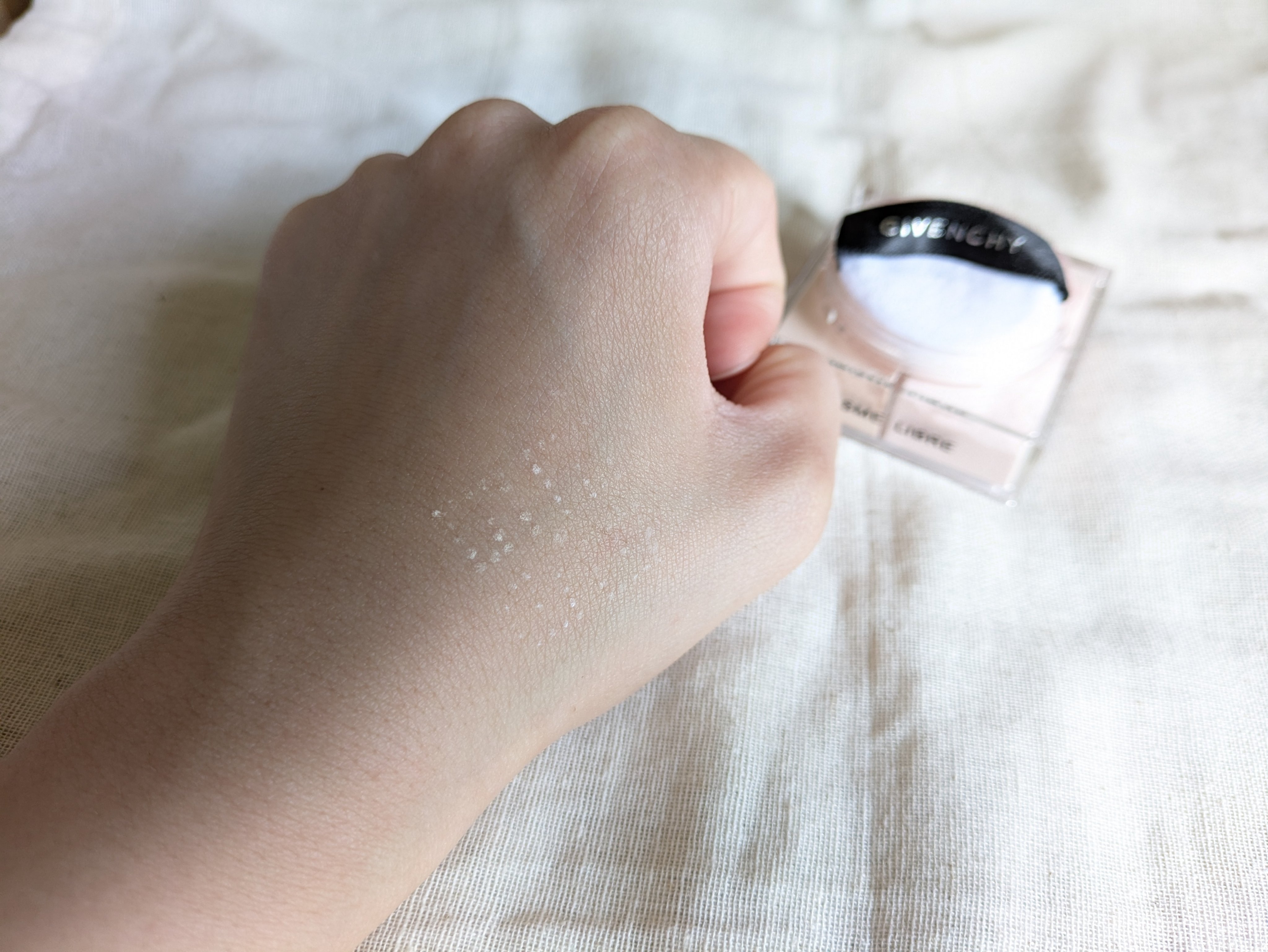 プリズム・リーブル No.03 ローズ・ヴェイル/GIVENCHY/ルースパウダーを使ったクチコミ（2枚目）