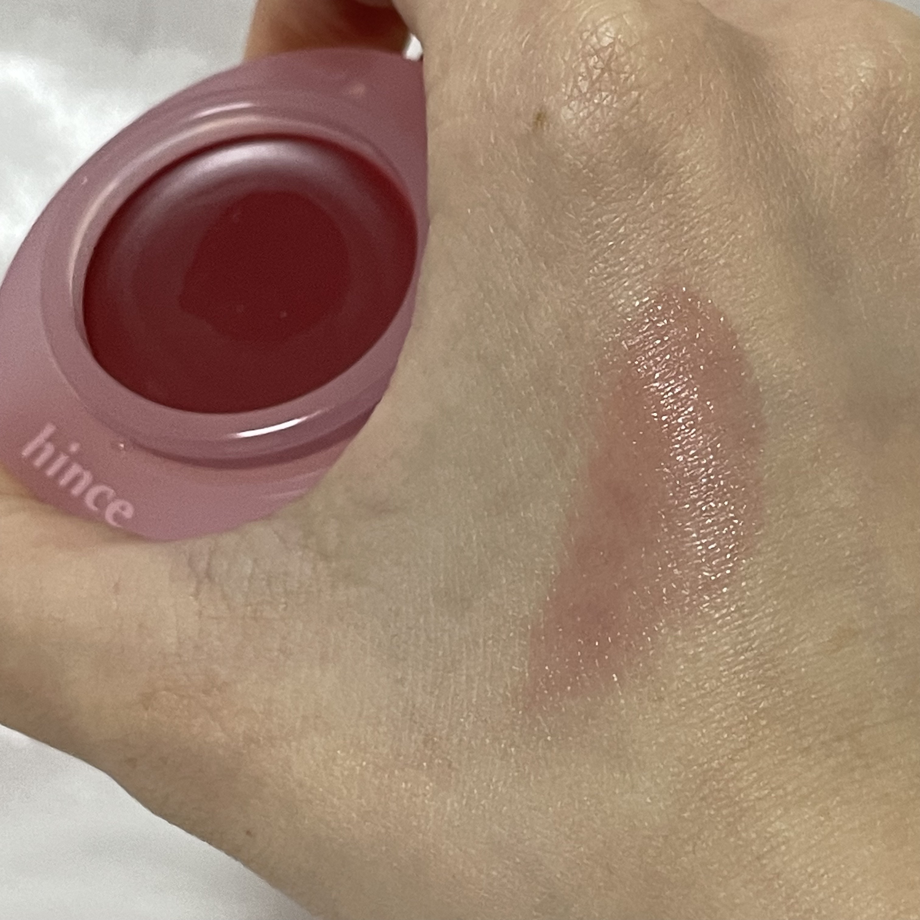 ロウグロウデューイーボール/hince/リップバームを使ったクチコミ（3枚目）