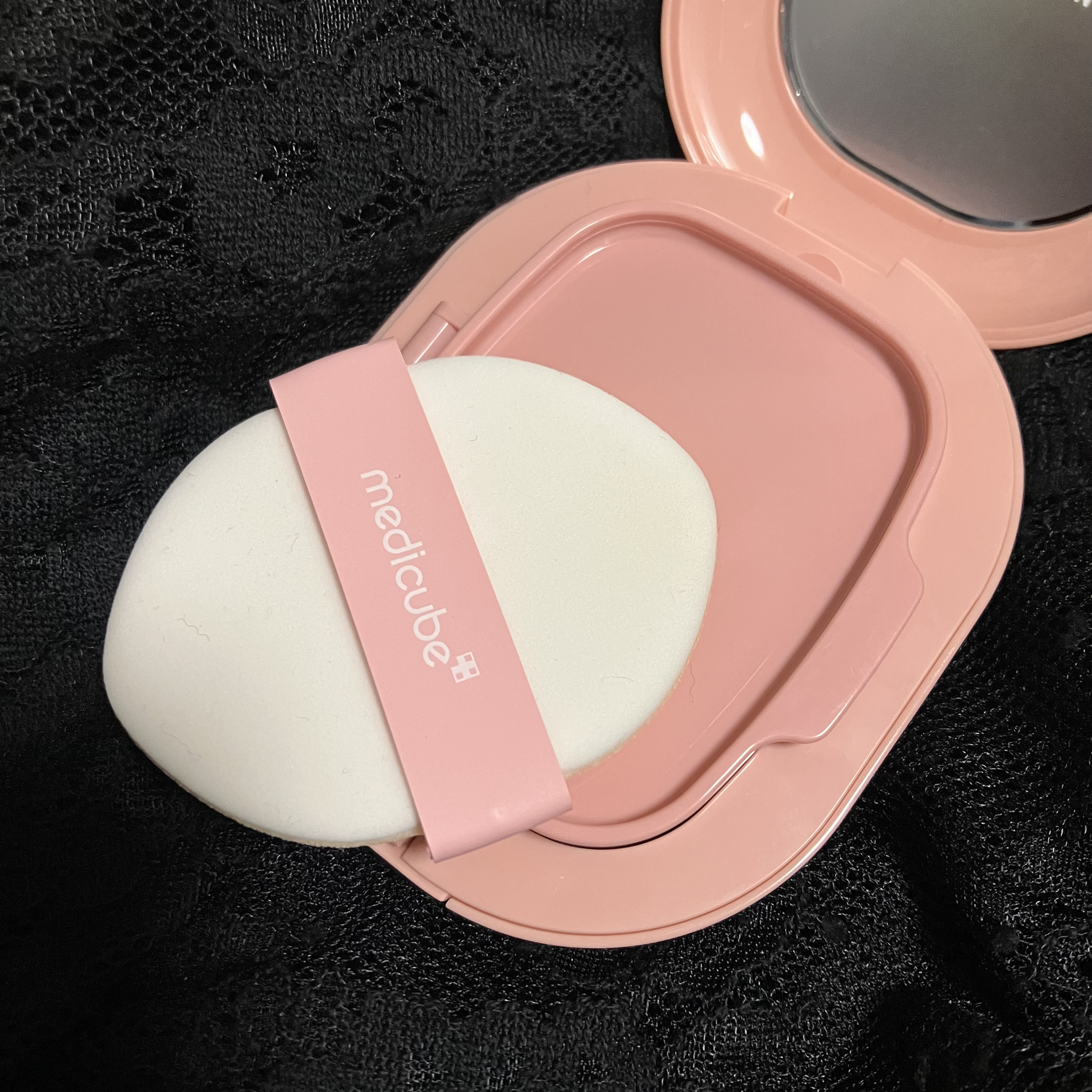 プロ グルタチオン グロウクッションファンデーション/MEDICUBE/クッションファンデーションを使ったクチコミ（2枚目）