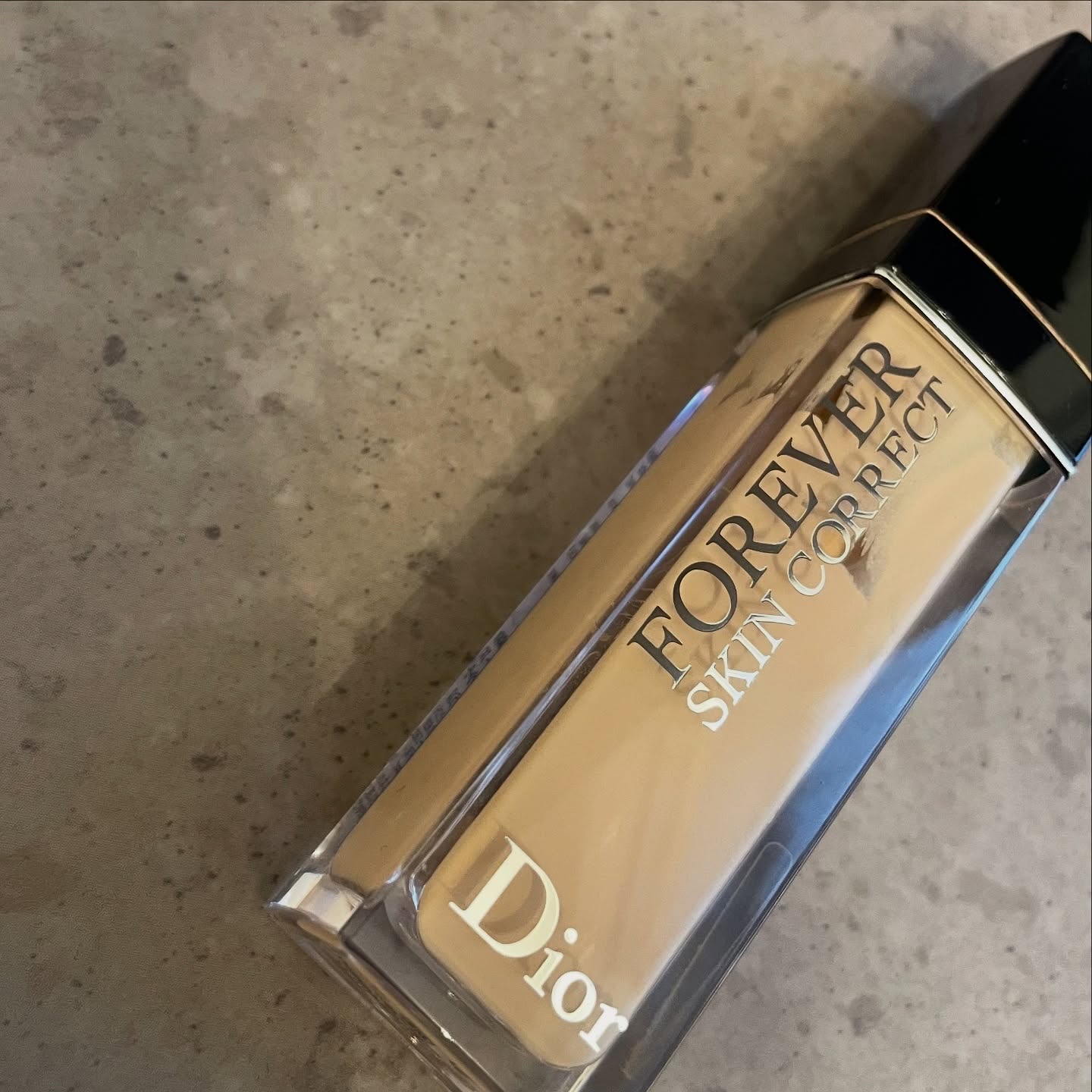 ディオールスキン フォーエヴァー フルイド グロウ/Dior/リキッドファンデーションを使ったクチコミ（1枚目）