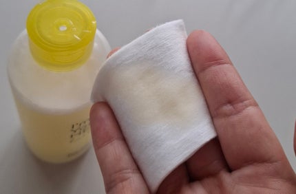 SISI アイムユアヒーロー ライトのクチコミ「\2層を「振って拭くだけ」の使用法/
軽やかでいてスマートな処方を謳う「アイムユアヒーロー .....」(2枚目)