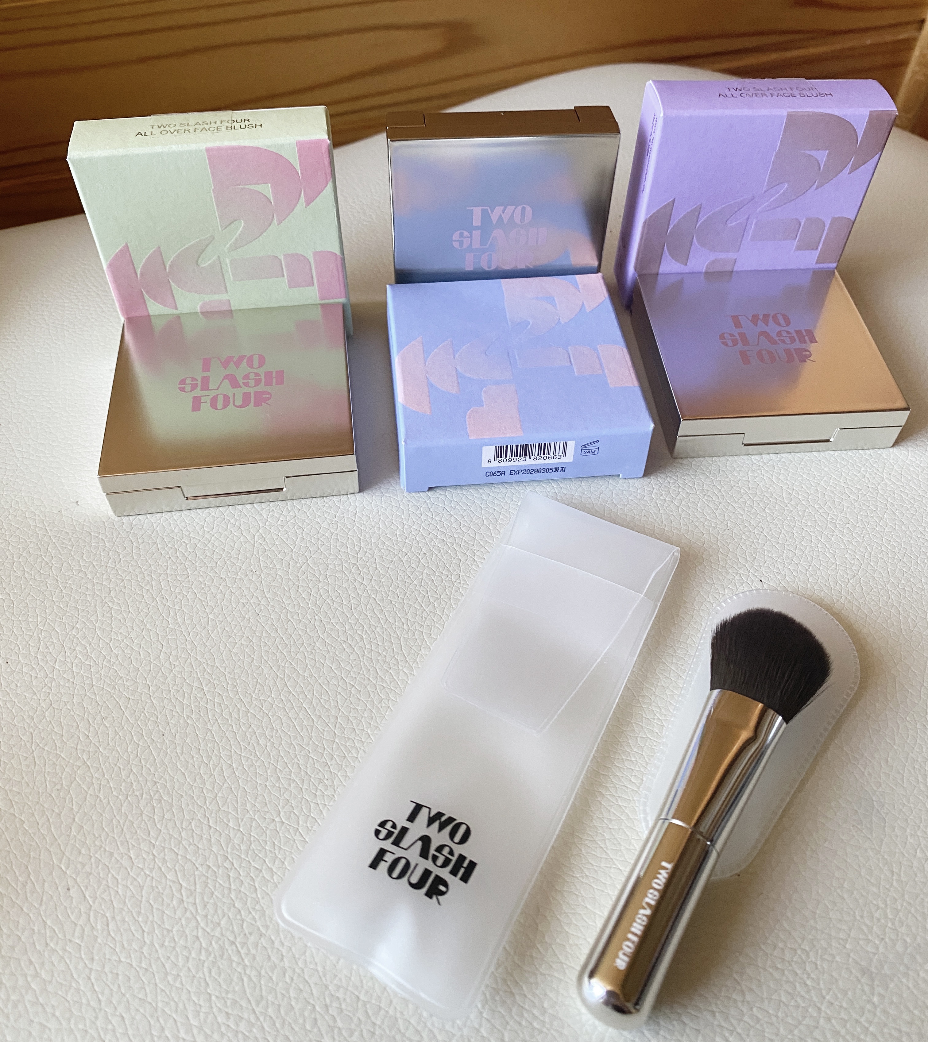 オールオーバーフェイスブラッシュ/TWO SLASH FOUR/パウダーチークを使ったクチコミ（1枚目）