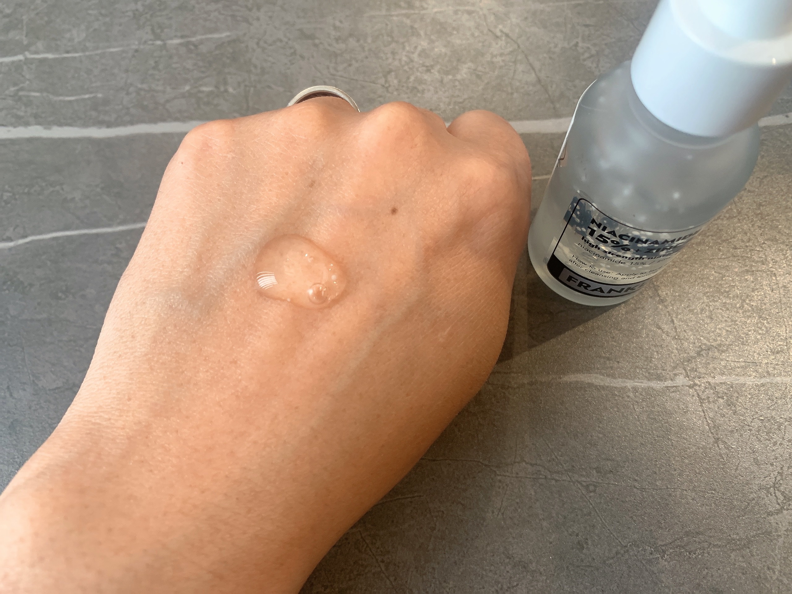 ナイアシンジンクビーズセラム/Frankly/美容液を使ったクチコミ（3枚目）