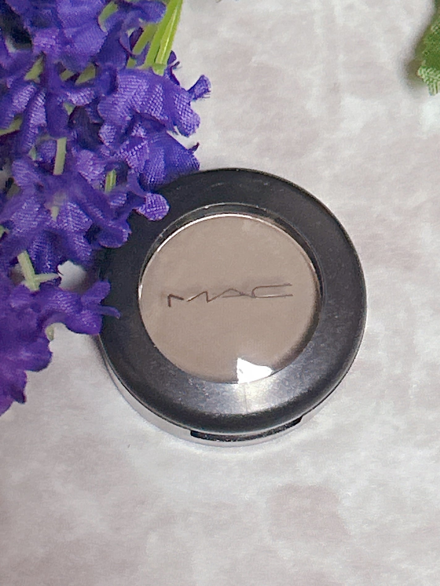 ししゃみ 𑁊^. ̫ .^𑁊 on LIPS 「🩶#MAC#スモールアイシャドウ#コケットスモールアイシャドウ..」(3枚目)