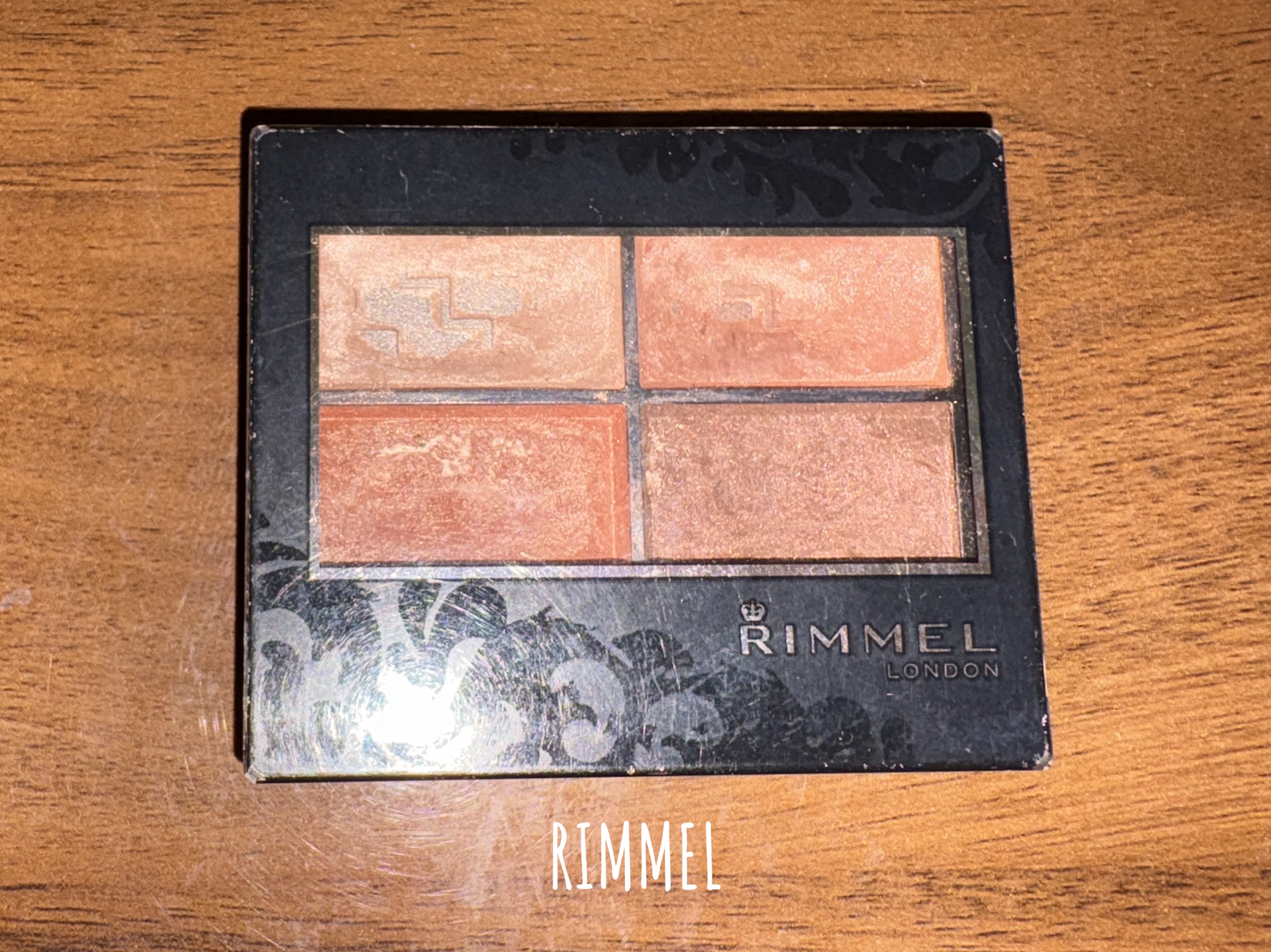 ロイヤルヴィンテージ アイズ/リンメル ロンドン/アイシャドウパレットを使ったクチコミ（1枚目）