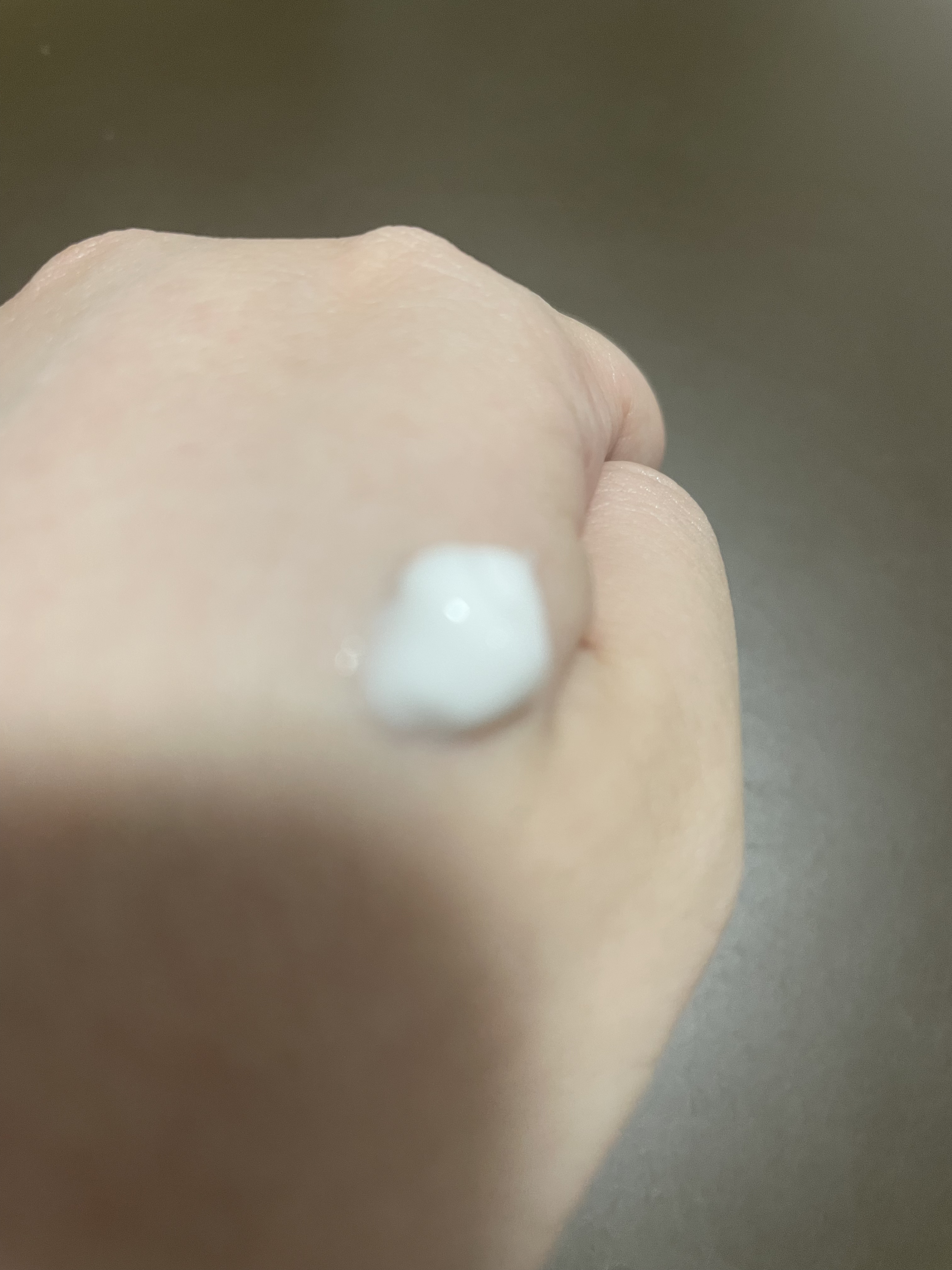 アクア アレゴリア ハンドクリーム ローザ ロッサ/GUERLAIN/ハンドクリームを使ったクチコミ（3枚目）