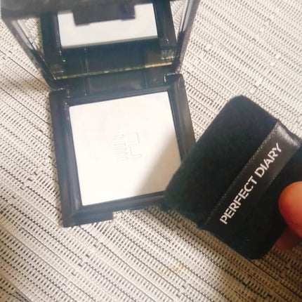 トランスルーシェント ブルーリング セッティング パウダー/PERFECT DIARY/プレストパウダーを使ったクチコミ(4枚目)